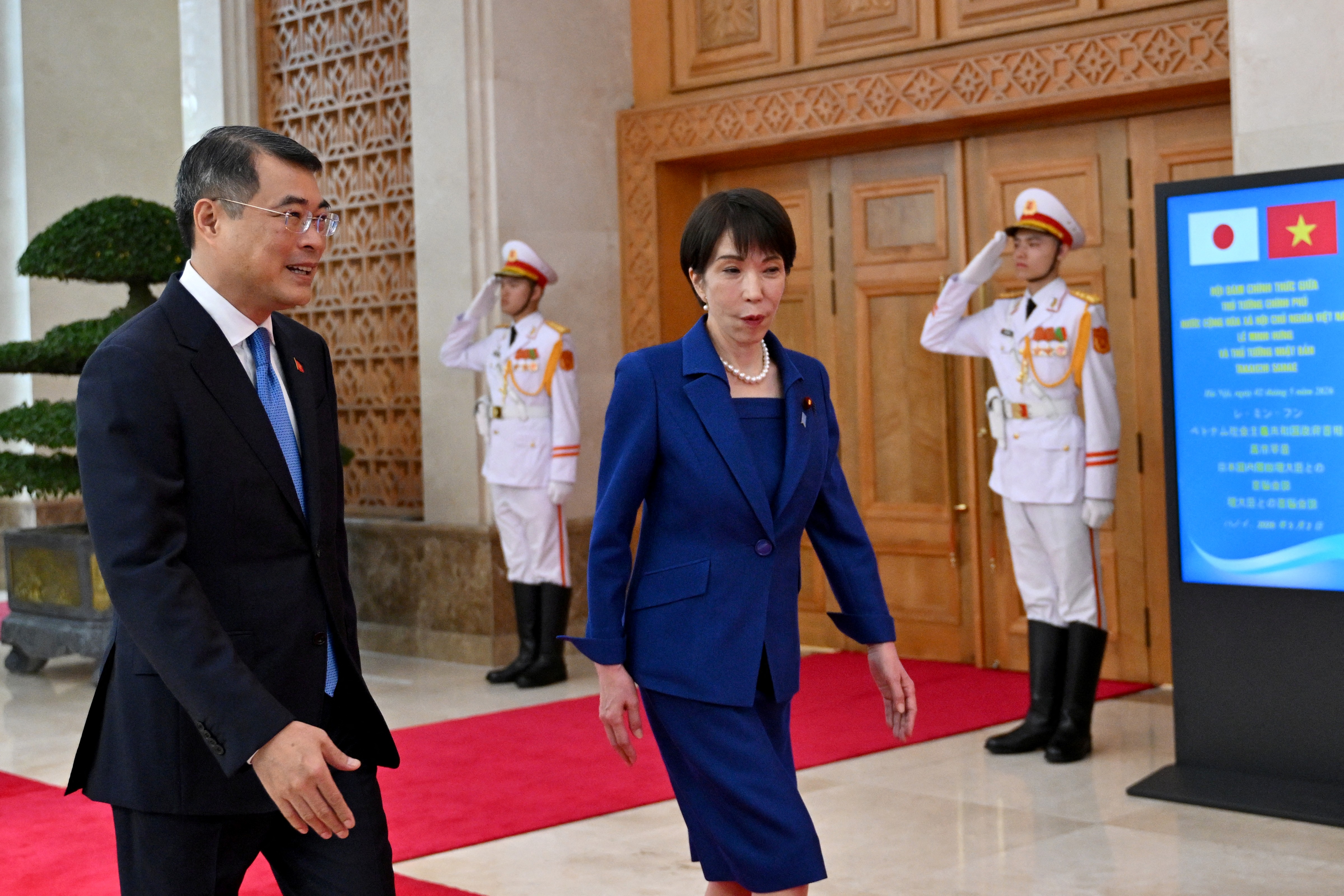 Vietnam's Prime Minister Le Minh Hung and his Japanese counterpart, Sanae Takaichi, in Hanoi