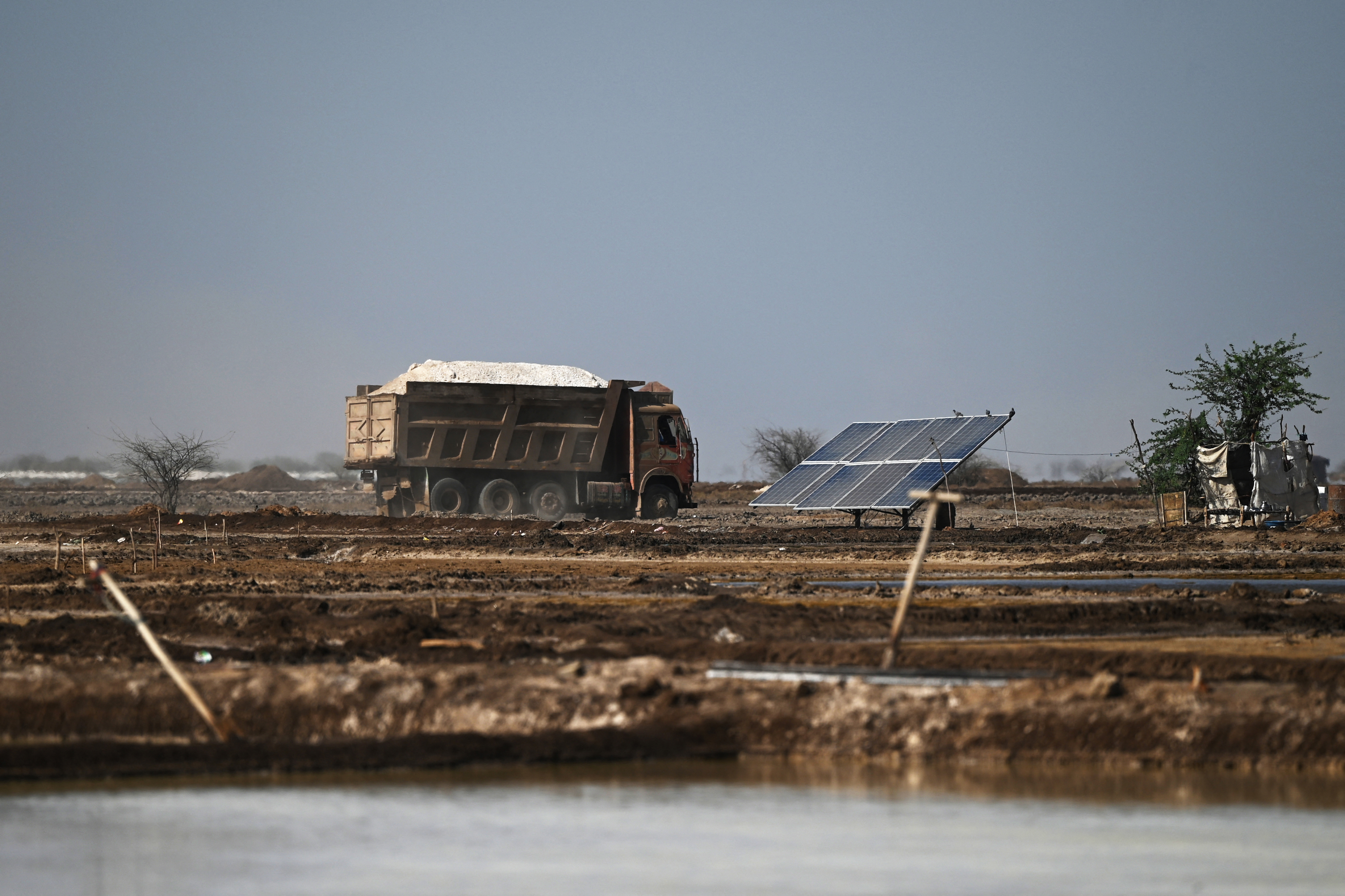 India’s salt workers endure brutal heat in Gujarat’s remote desert