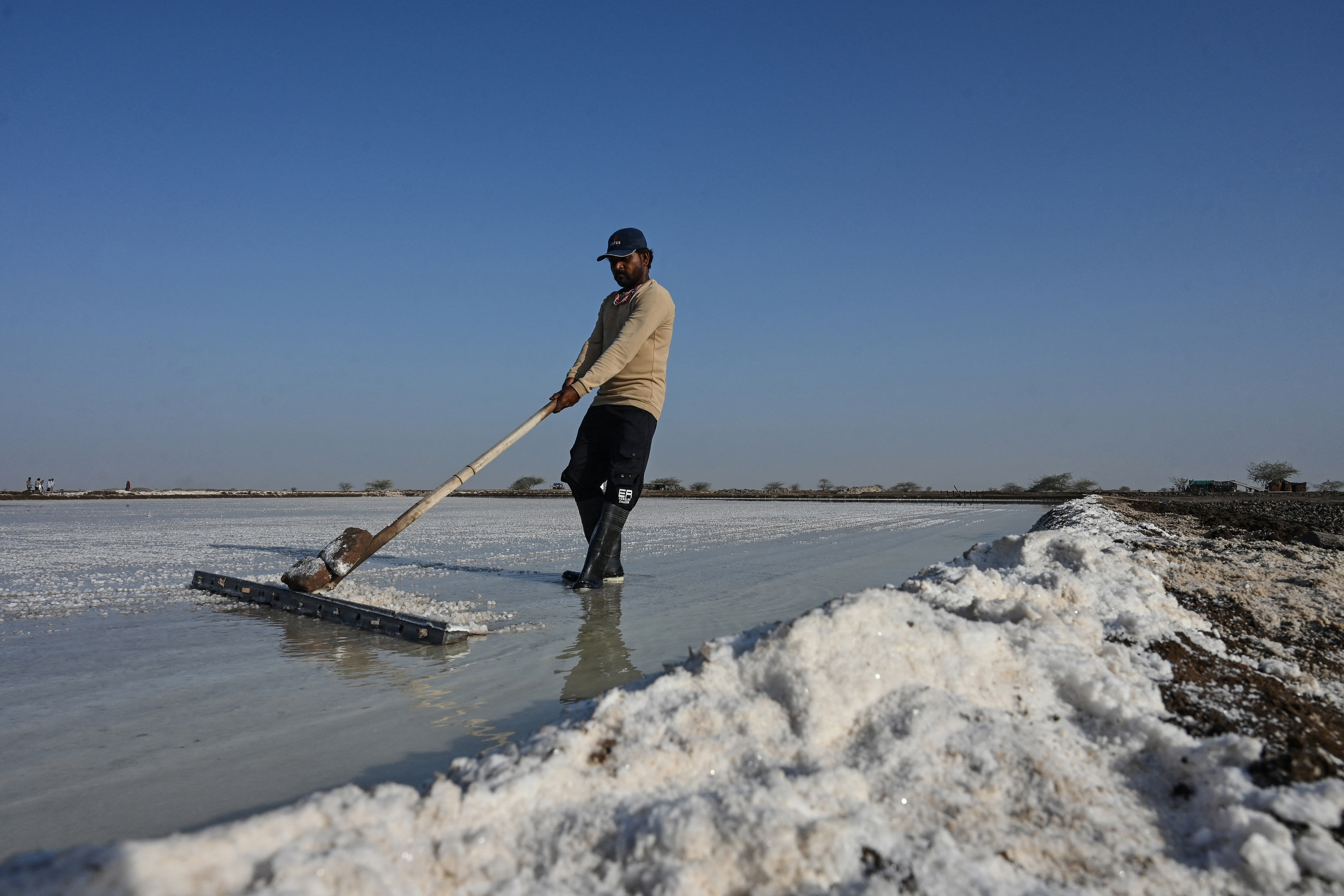 India’s salt workers endure brutal heat in Gujarat’s remote desert