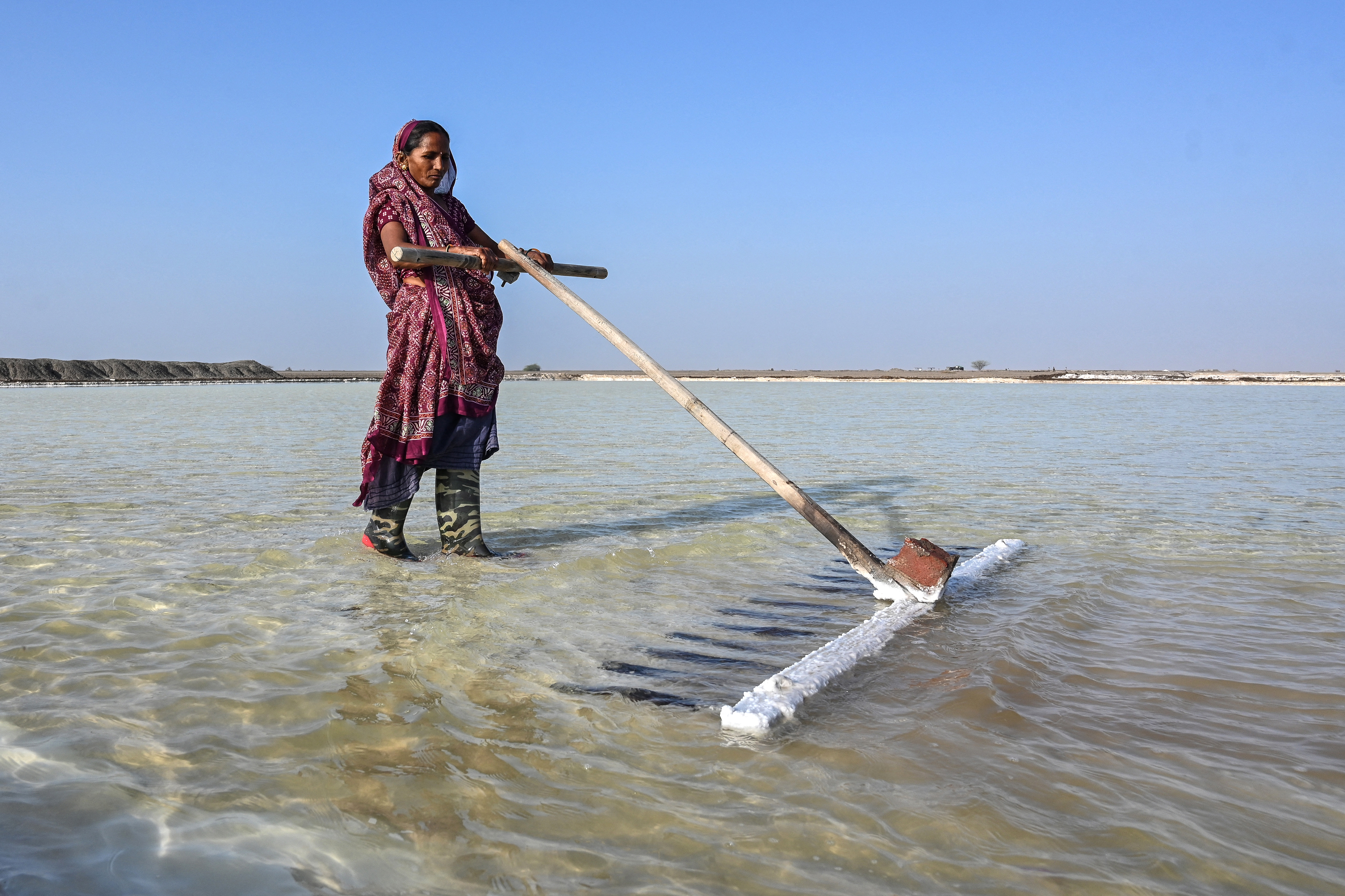 India’s salt workers endure brutal heat in Gujarat’s remote desert