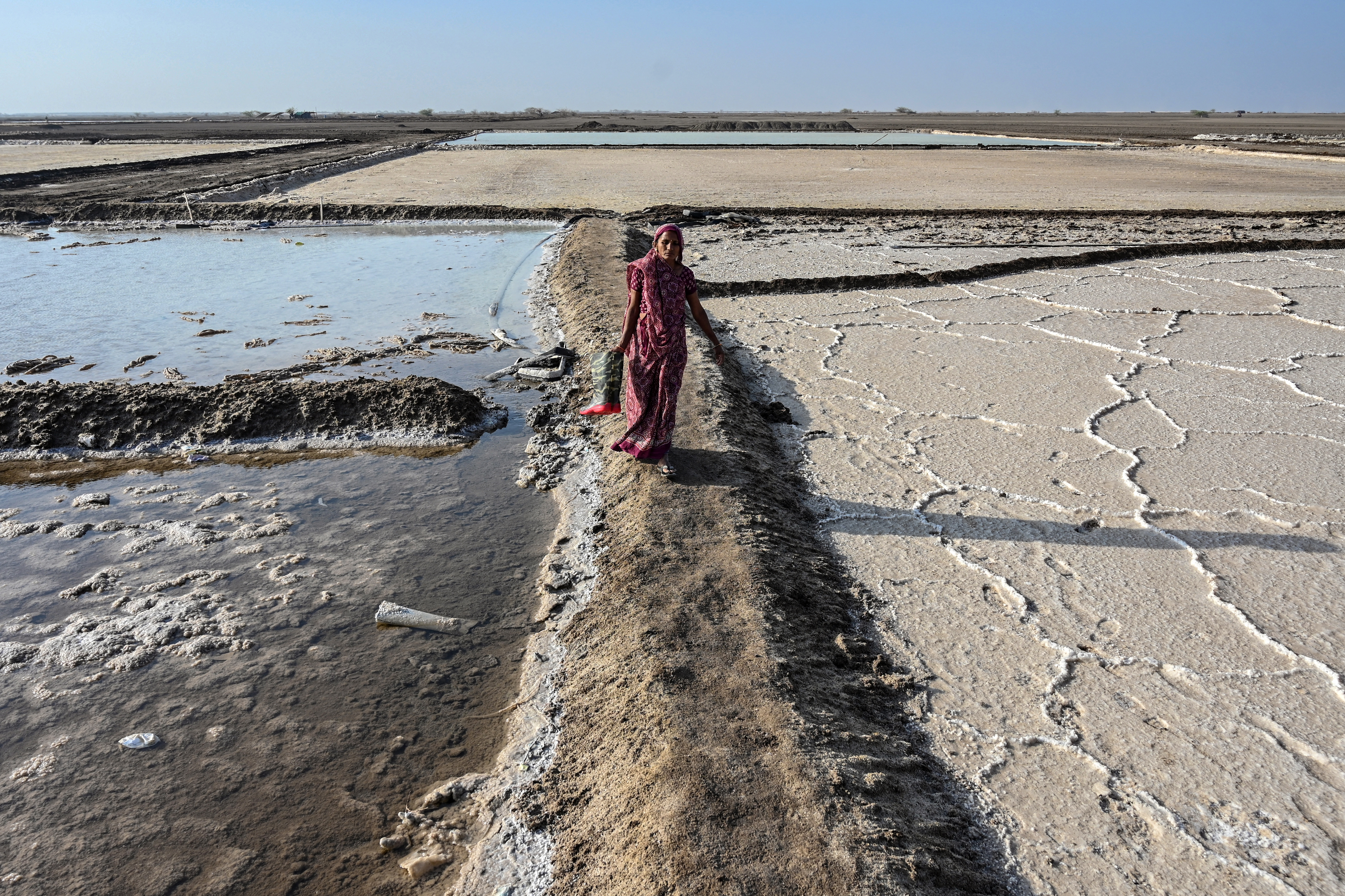 India’s salt workers endure brutal heat in Gujarat’s remote desert