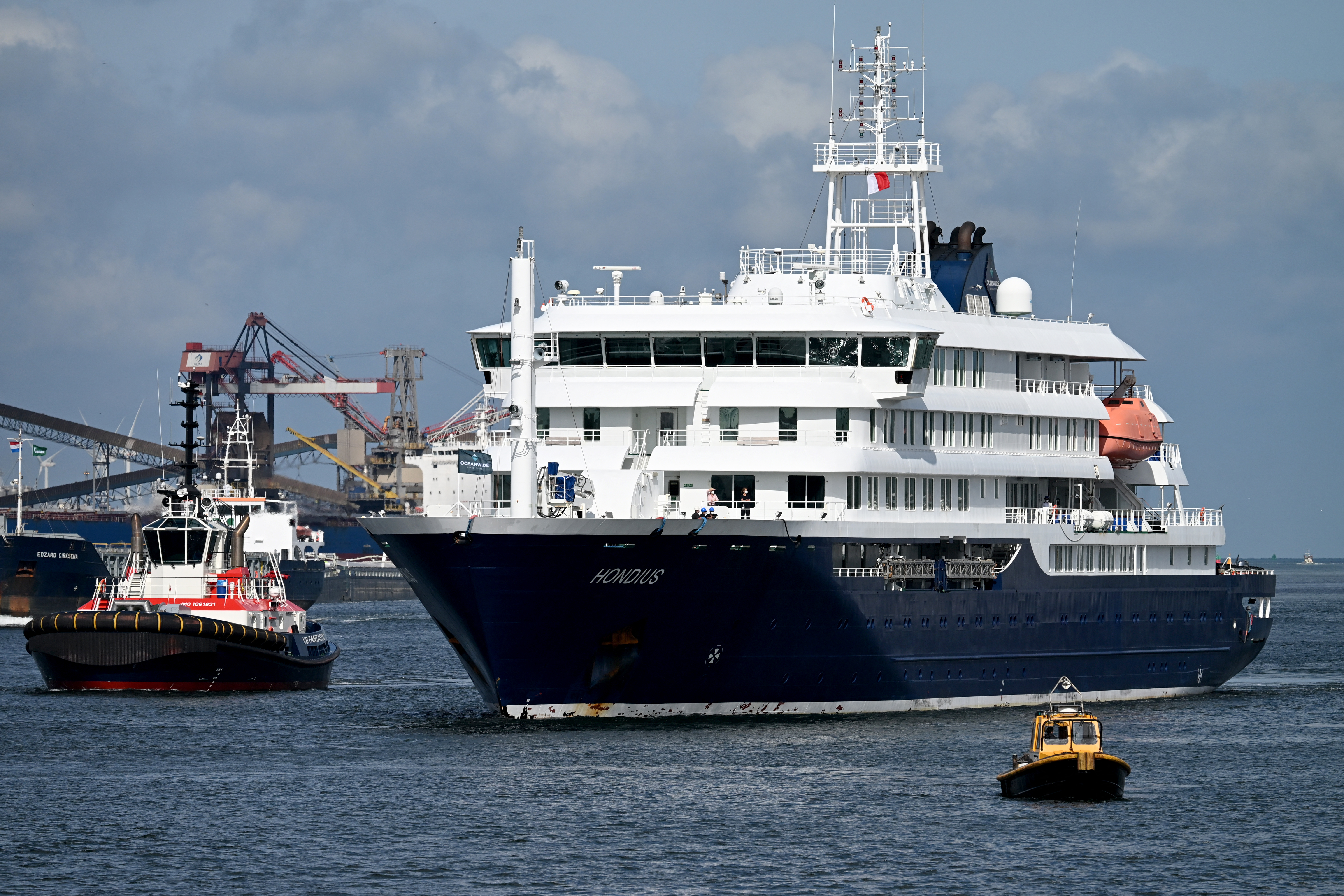 The hantavirus-hit cruise ship MV Hondius sails off the Dutch coast