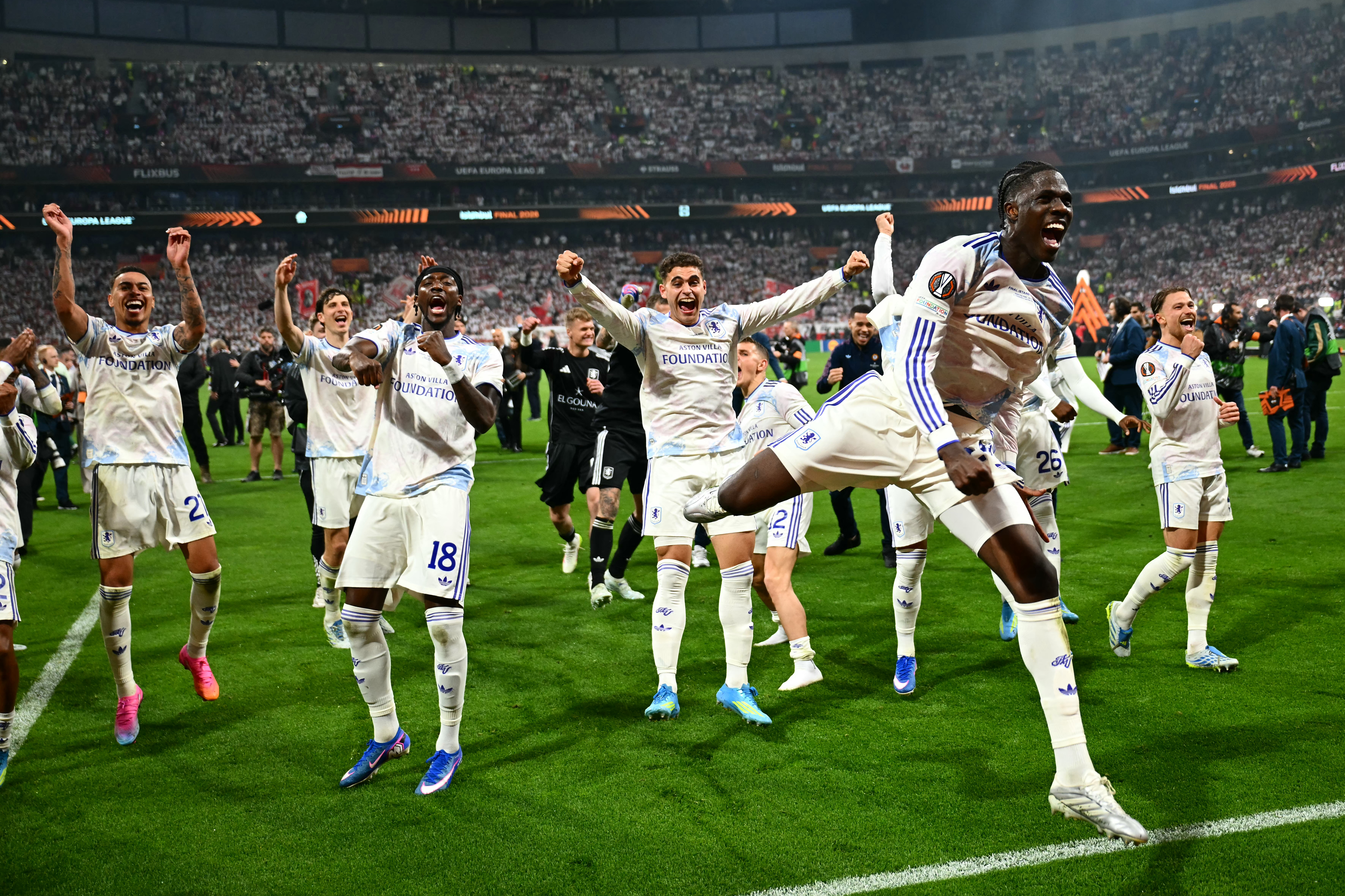 Aston Villa's players celebrate after winning the UEFA Europa League final football match between SC Freiburg and Aston Villa at Besiktas Park in Istanbul on May 20, 2026. (Photo by YASIN AKGUL / AFP)