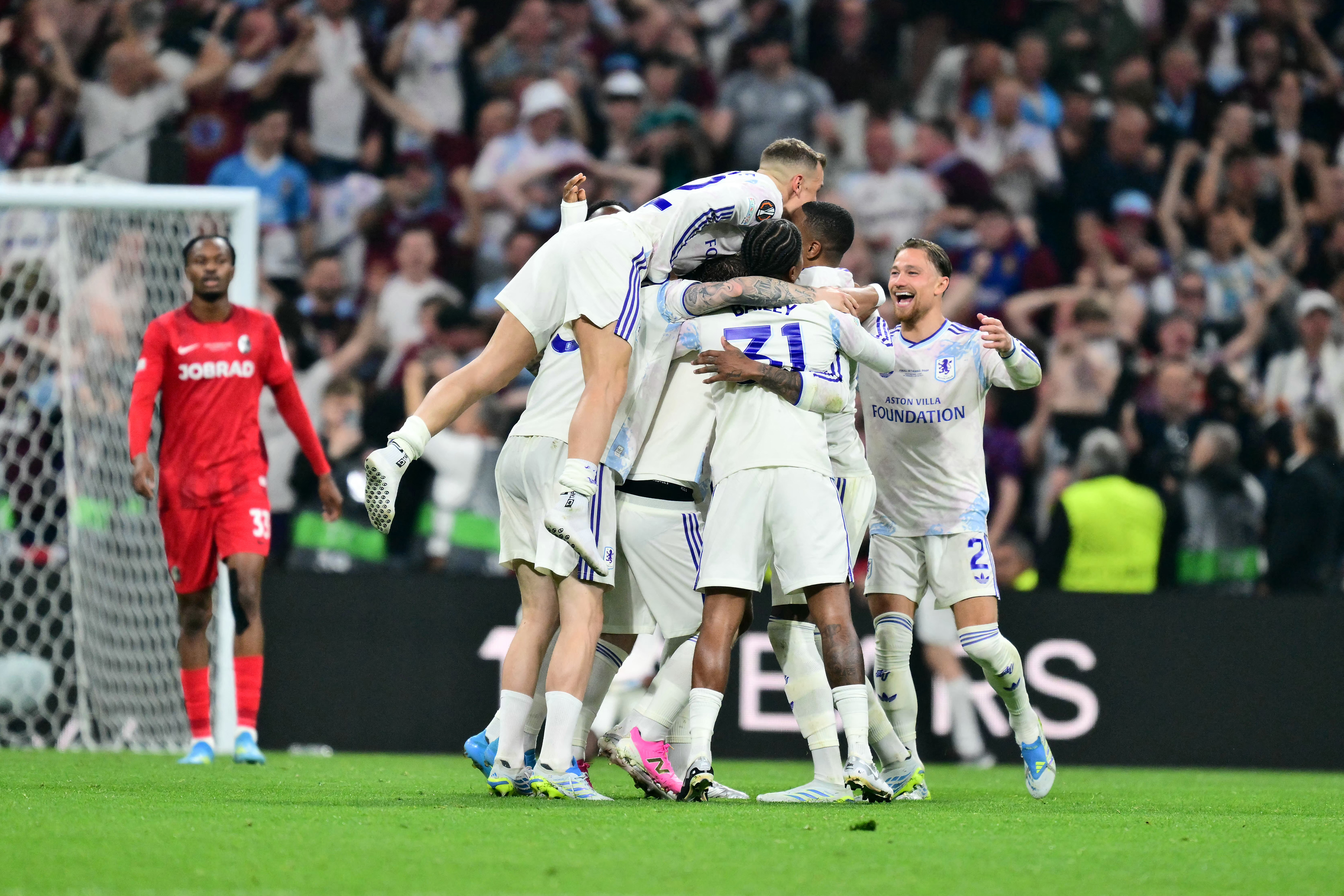 Aston Villa's players celebrate after winning the UEFA Europa League final football match between SC Freiburg and Aston Villa at Besiktas Park in Istanbul on May 20, 2026. (Photo by Stefano RELLANDINI / AFP)
