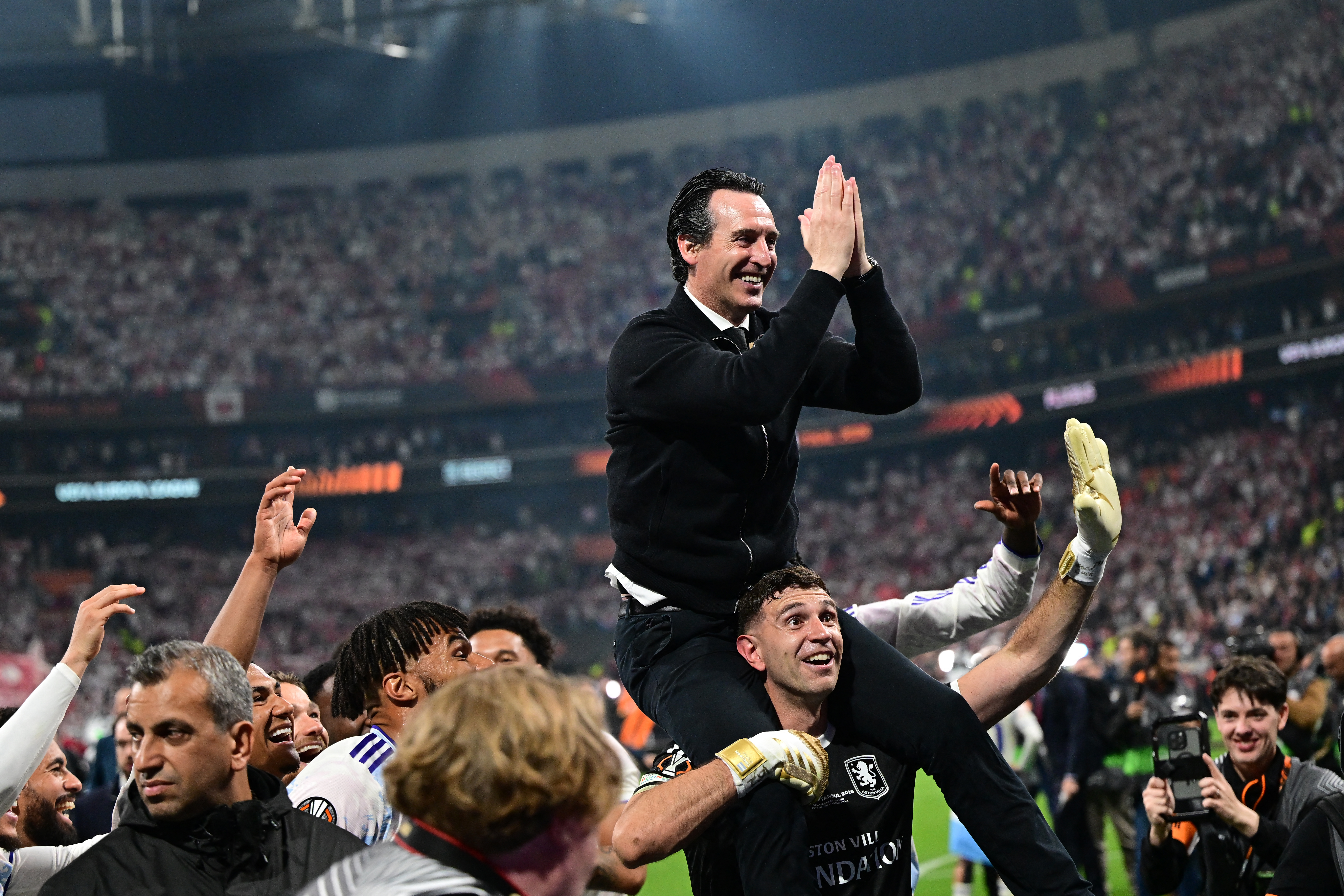 Aston Villa's Spanish manager Unai Emery celebrates with his players after winning the UEFA Europa League final football match between SC Freiburg and Aston Villa at Besiktas Park in Istanbul on May 20, 2026. (Photo by YASIN AKGUL / AFP)