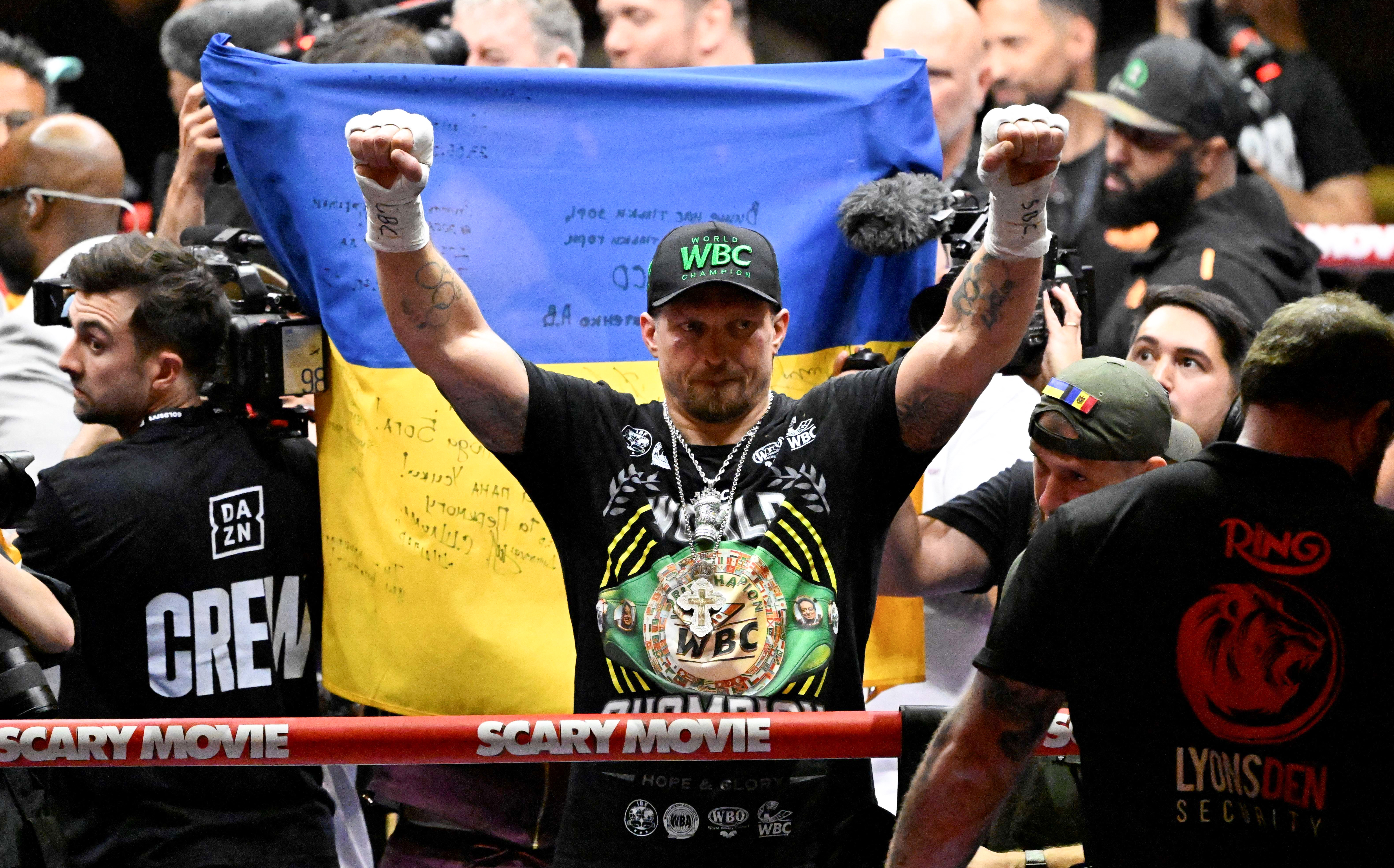 Ukraines Oleksandr Usyk celebrates after defeating Netherlands Rico Verhoeven (off frame) by TKO during their WBC World Heavyweight Championship 'Glory in Giza' boxing match at the Pyramids of Giza on May 23, 2026. Heavyweight boxing king Oleksandr Usyk retained his titles after a dramatic and controversial stoppage victory over kick-boxer Rico Verhoeven with a second left of the 11th round in Egypt on May 23. (Photo by Khaled DESOUKI / AFP)