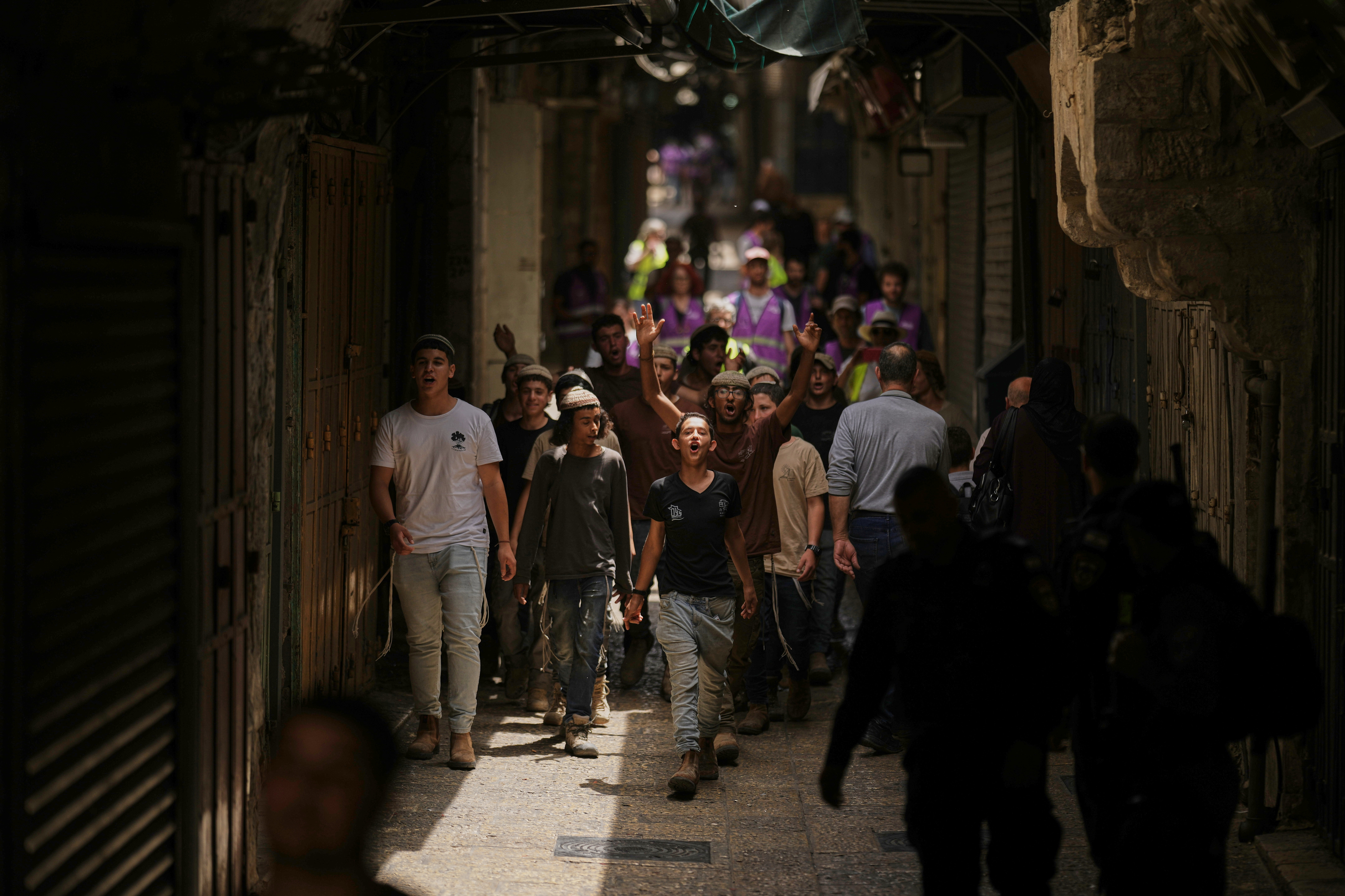 Israeli ultranationalists chant racist slogans during Jerusalem Day march