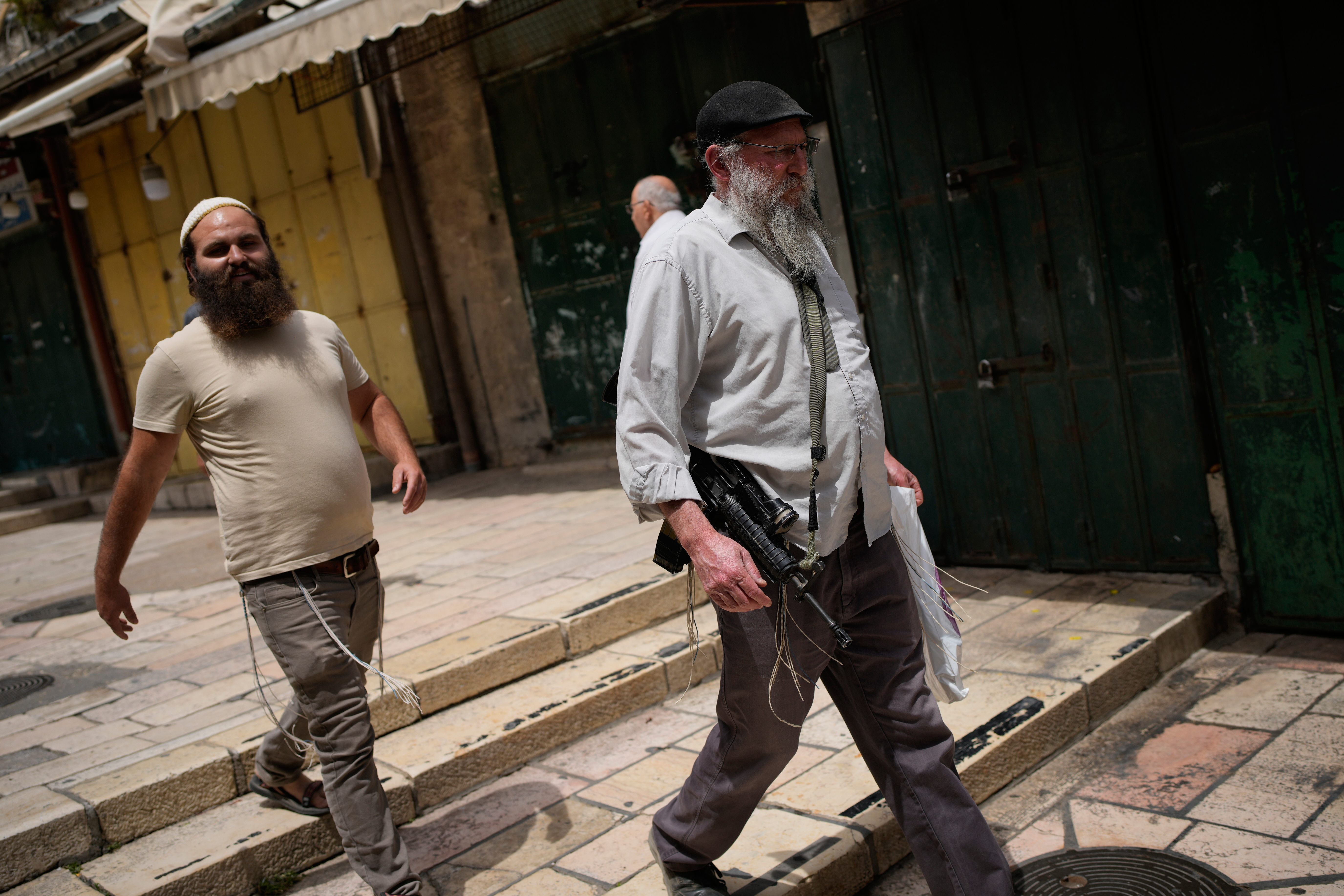 Israeli ultranationalists chant racist slogans during Jerusalem Day march