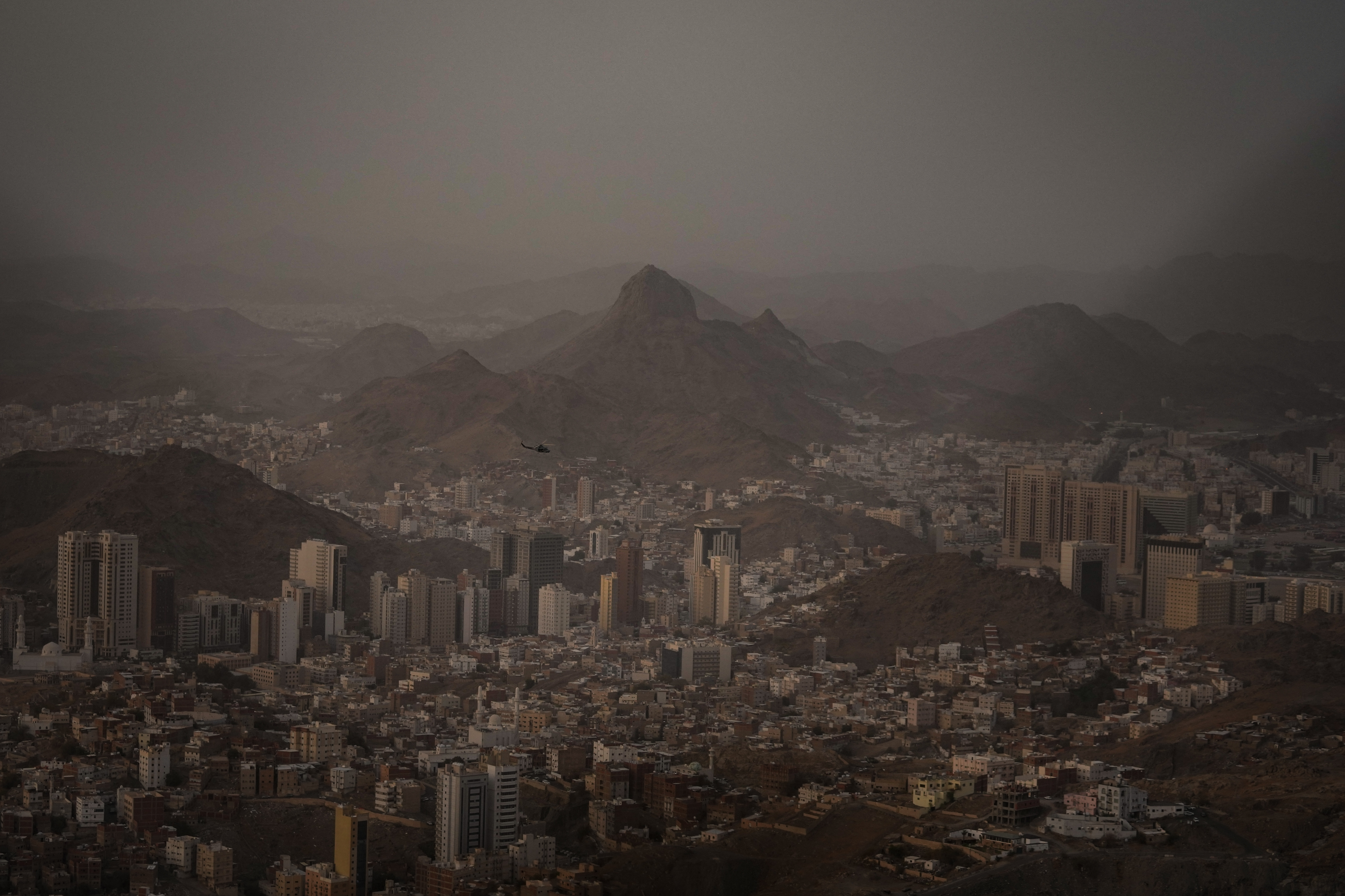 Over 1.5 million pilgrims begin Hajj amid regional tensions