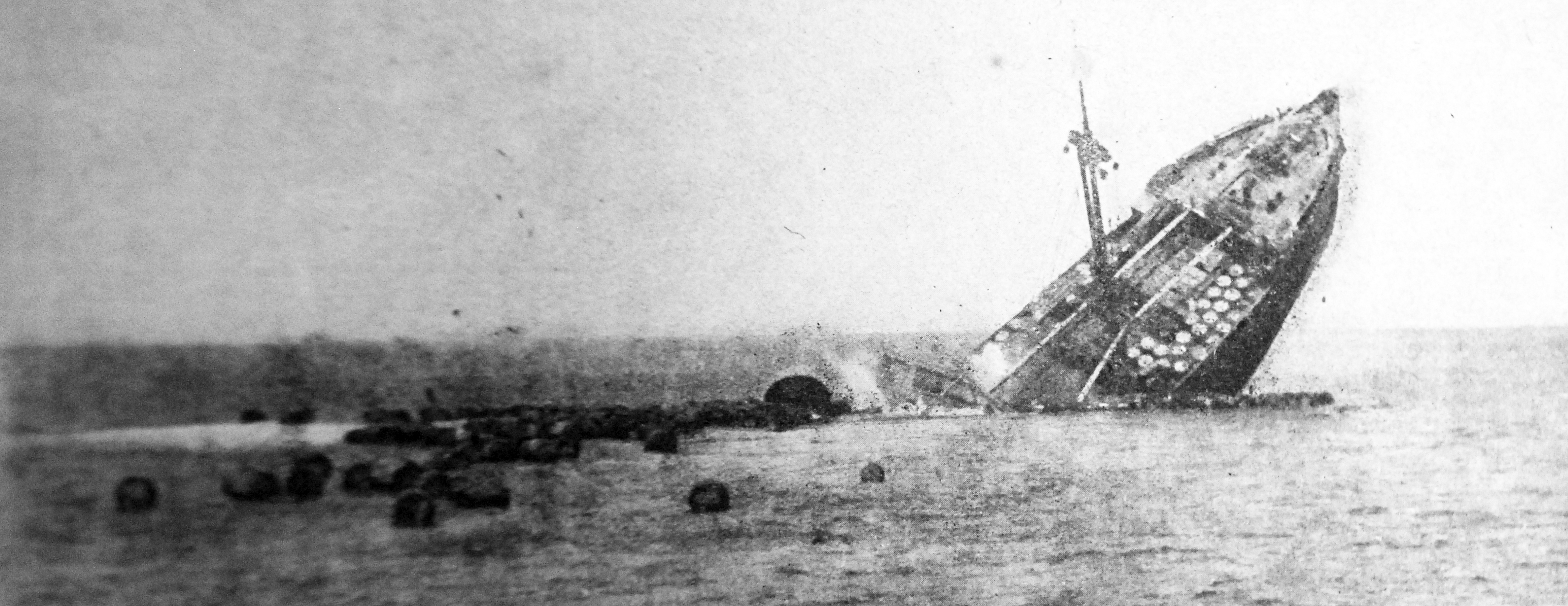 German_U-Boat,_U-35,_sinking_the_French_steamer,_Herault,_off_Spain,_1916_(32416175403)-1777774786