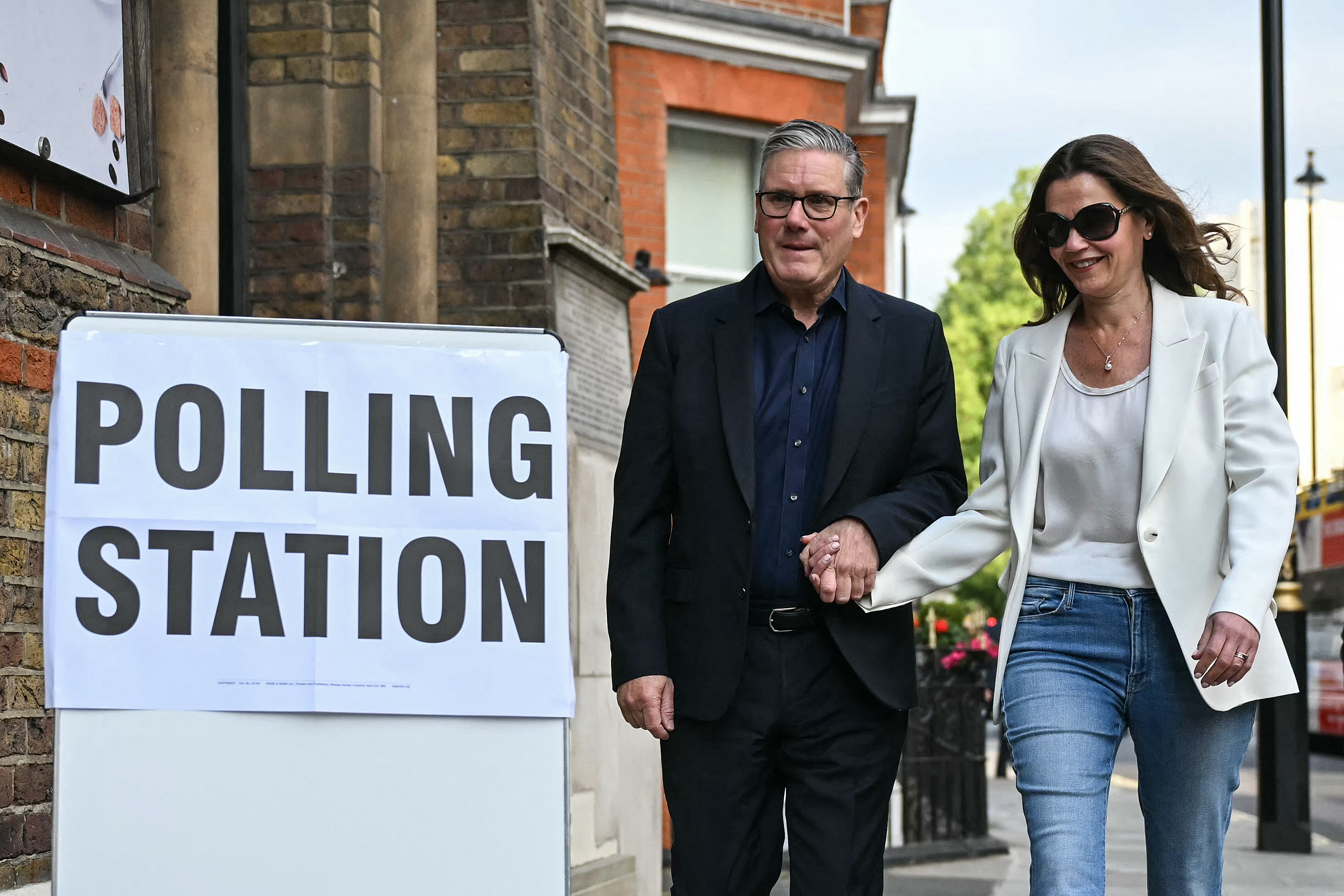 TOPSHOT - Britain's Prime Minister Keir Starmer (L) arrives with his wife Victoria Starmer (R) to cast their votes at a polling station in Westminster Chapel, central London on May 7, 2026, as polls open for local elections.