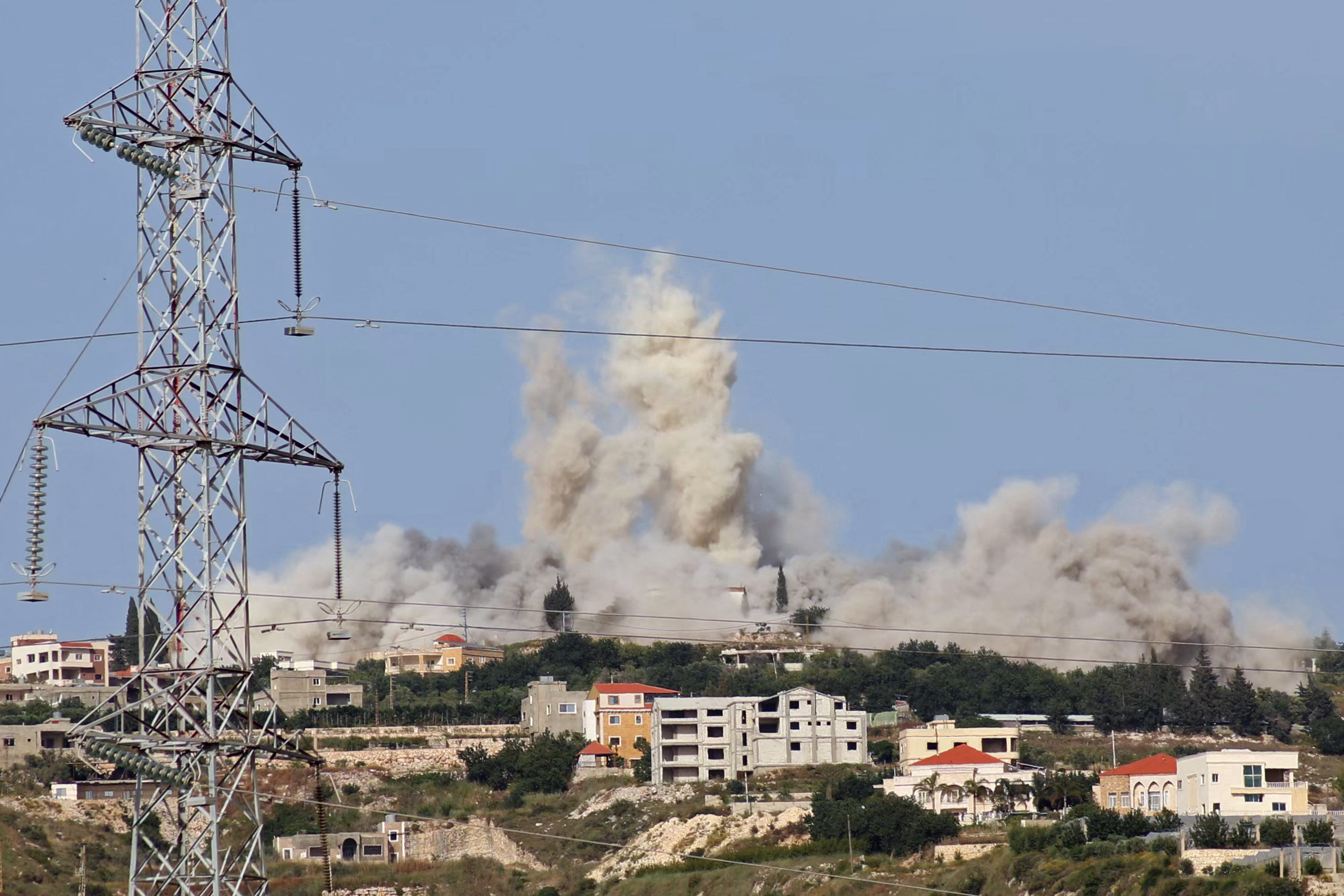 CORRECTION / Smoke rises from the site of an Israeli airstrike that targeted the southern Lebanese village of Erzay on May 17, 2026.