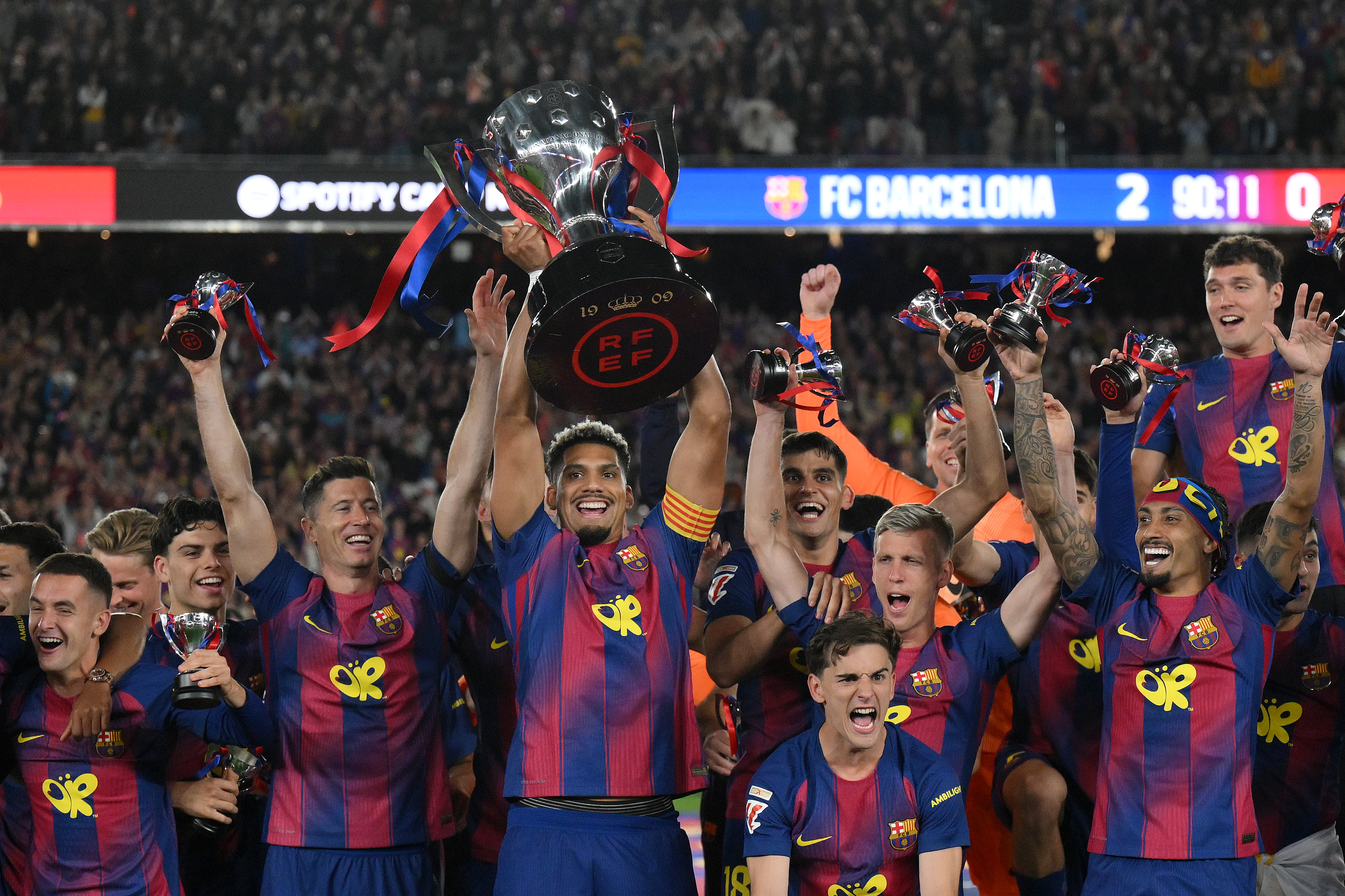 BARCELONA, SPAIN - MAY 10: Ronald Araujo of FC Barcelona lifts the LaLiga EA Sports trophy as players of FC Barcelona celebrate, after defeating Real Madrid to secure the title, during the LaLiga EA Sports match between FC Barcelona and Real Madrid CF at Spotify Camp Nou on May 10, 2026 in Barcelona, Spain. (Photo by David Ramos/Getty Images)