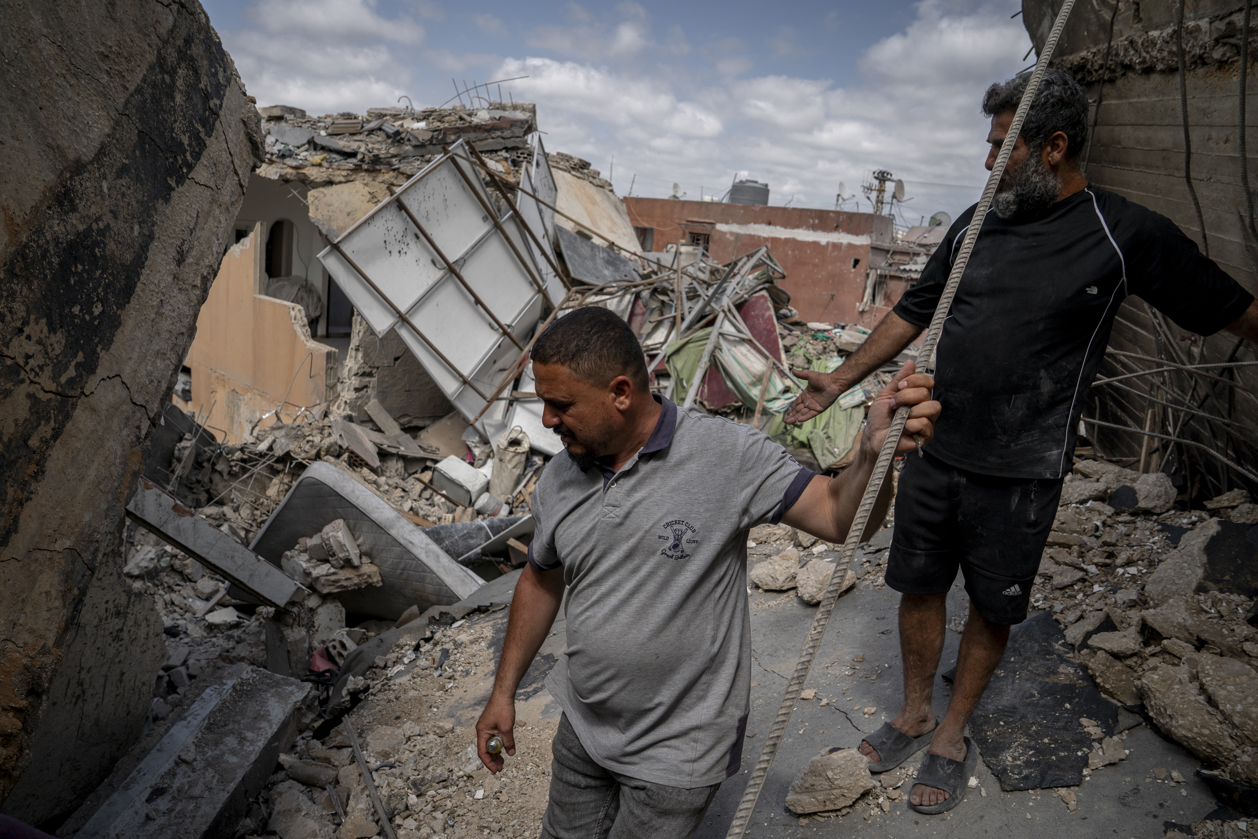 TYRE, LEBANON - MAY 26: Neighbors walk trough the rubble caused by an Israeli airstrike on May 26, 2026 in Tyre, Lebanon. Israel has intensified airstrikes on the southern Lebanese coastal city of Tyre, in the Jabal Amel region of Southern Lebanon, following an order from Prime Minister Benjamin Netanyahu to intensify the blows and crush Hezbollah. The escalation comes as a surge in Hezbollah explosive drone attacks has heavily restricted Israeli military activity and caused casualties among its troops. (Photo by Adri Salido/Getty Images)