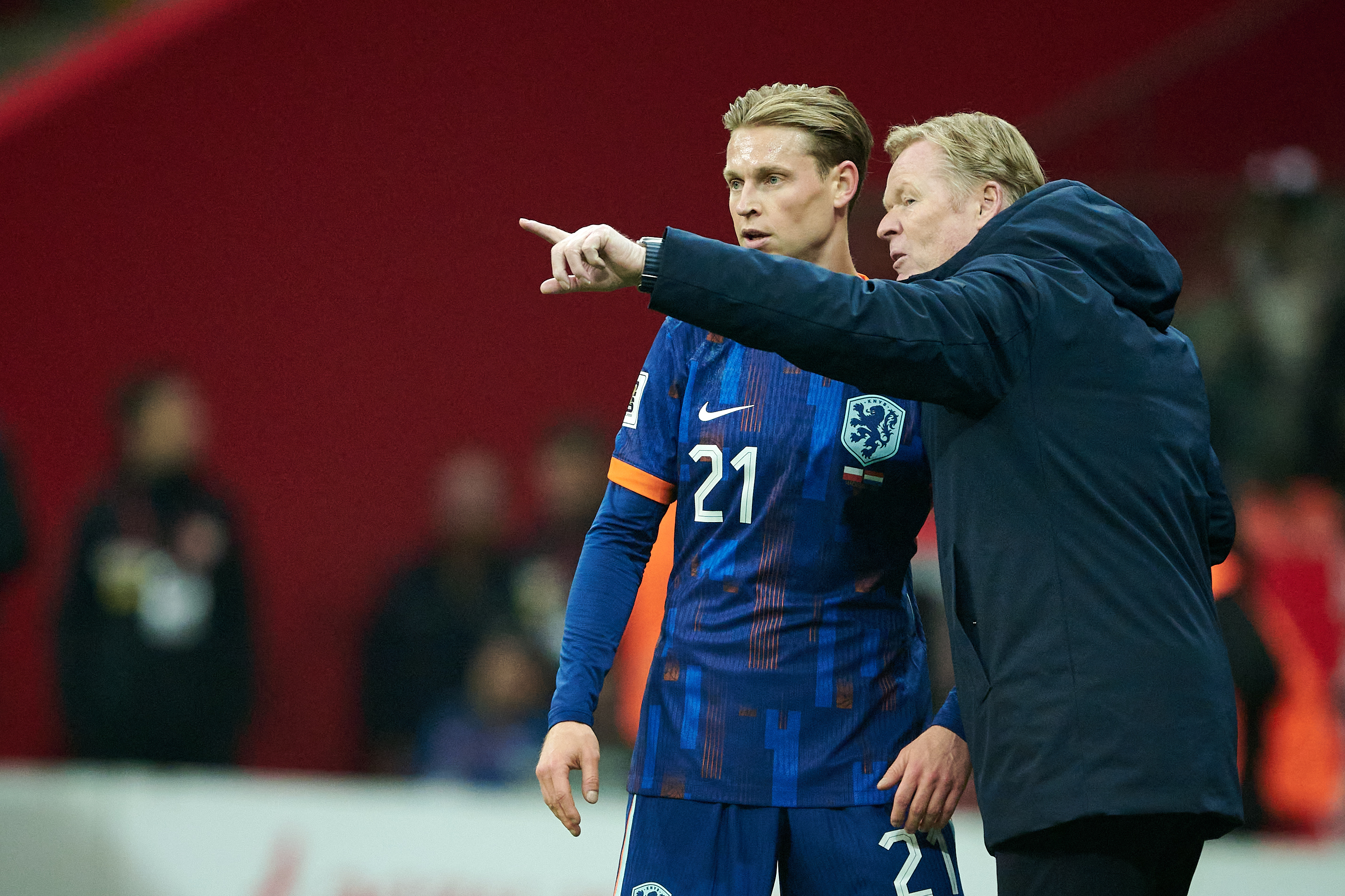 WARSAW, POLAND - NOVEMBER 14: Frenkie de Jong of Netherlands and Ronald Koeman head coach of Netherlands points at during the FIFA World Cup 2026 qualifier match between Poland and Netherlands at PGE Narodowy on November 14, 2025 in Warsaw, Poland. (Photo by Rafal Oleksiewicz/Getty Images)