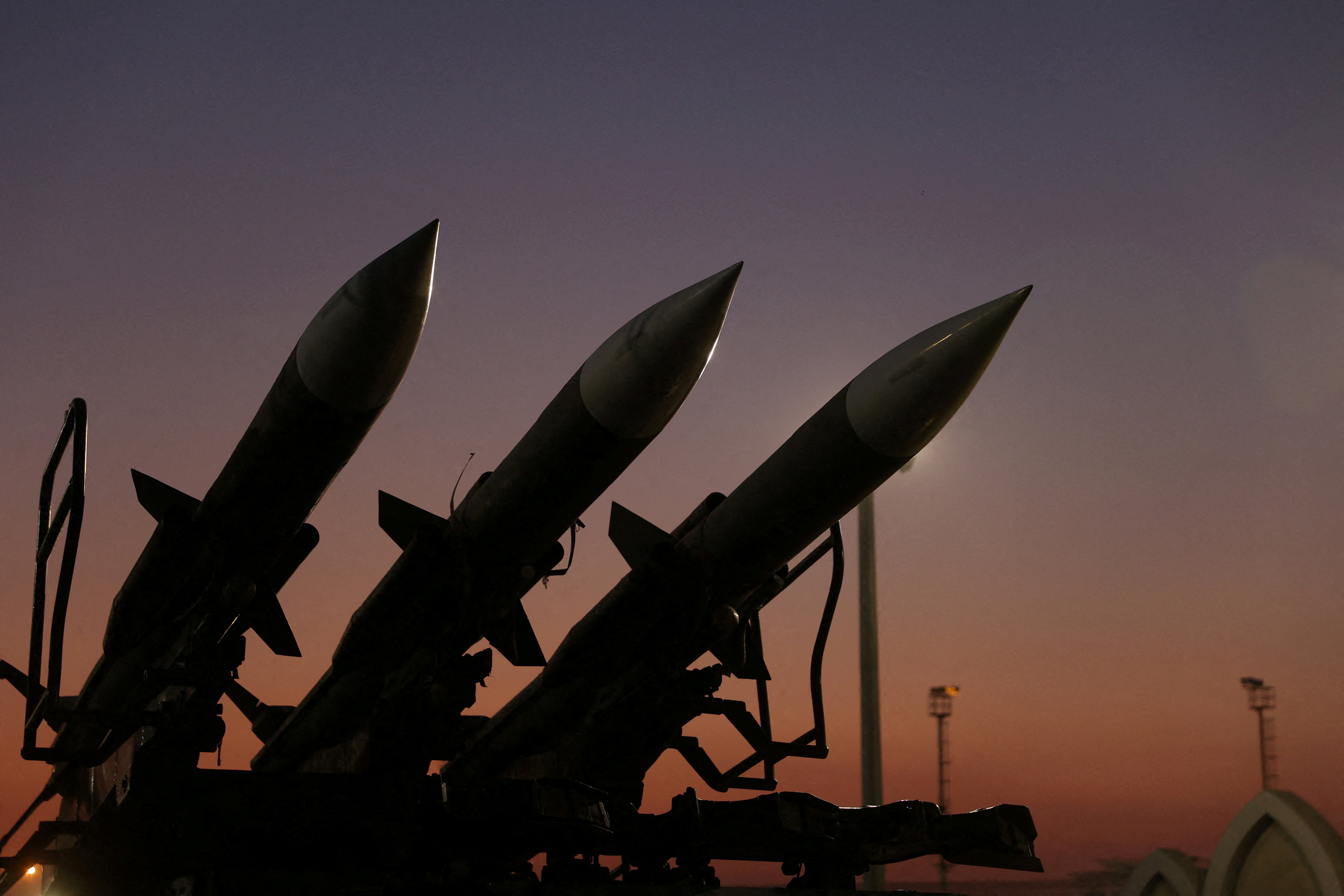 Several missiles are displayed.