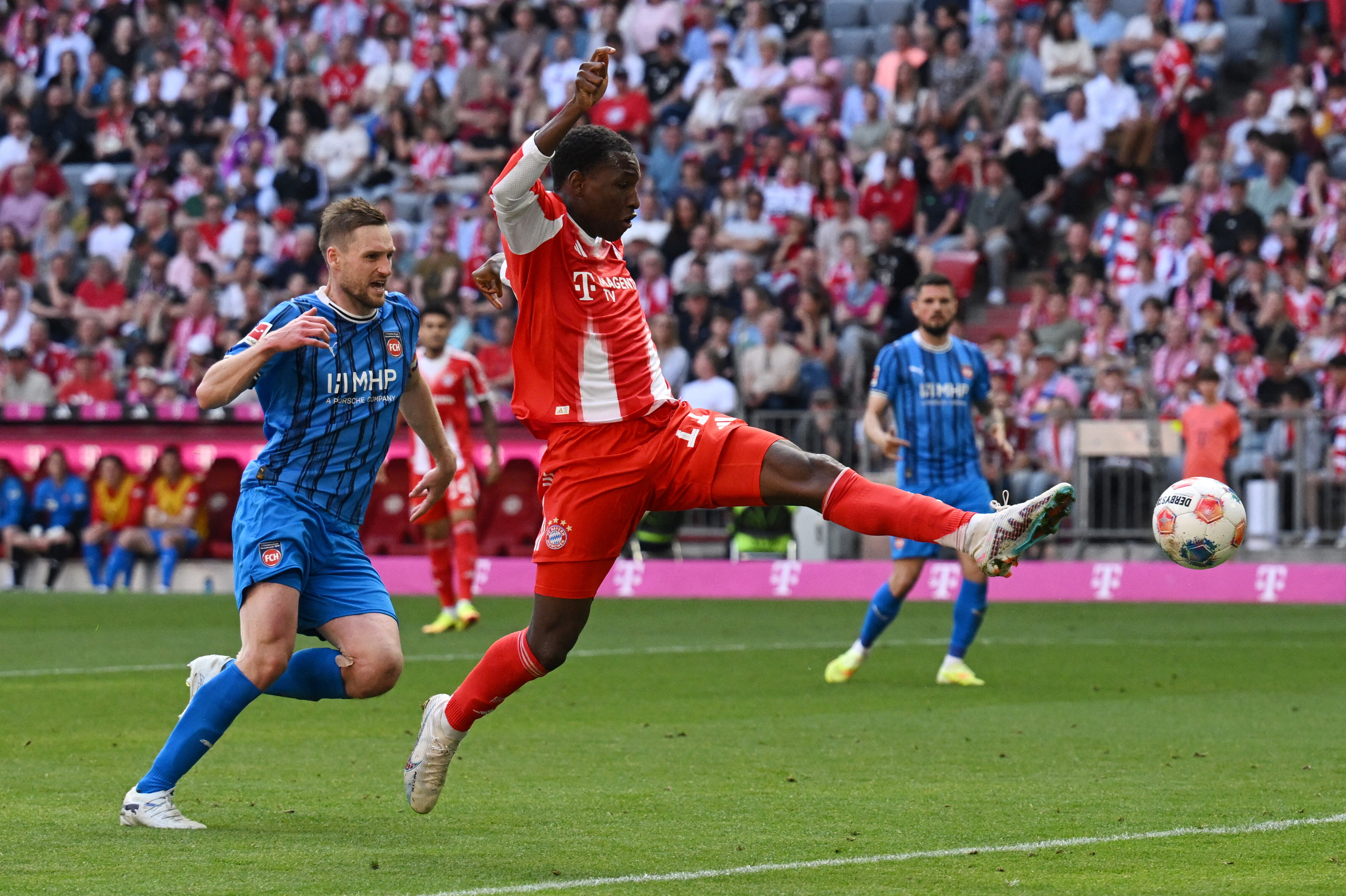 Soccer Football - Bundesliga - Bayern Munich v 1. FC Heidenheim - Allianz Arena, Munich, Germany - May 2, 2026 Bayern Munich's Nicolas Jackson in action with 1. FC Heidenheim's Patrick Mainka REUTERS/Angelika Warmuth DFL REGULATIONS PROHIBIT ANY USE OF PHOTOGRAPHS AS IMAGE SEQUENCES AND/OR QUASI-VIDEO.