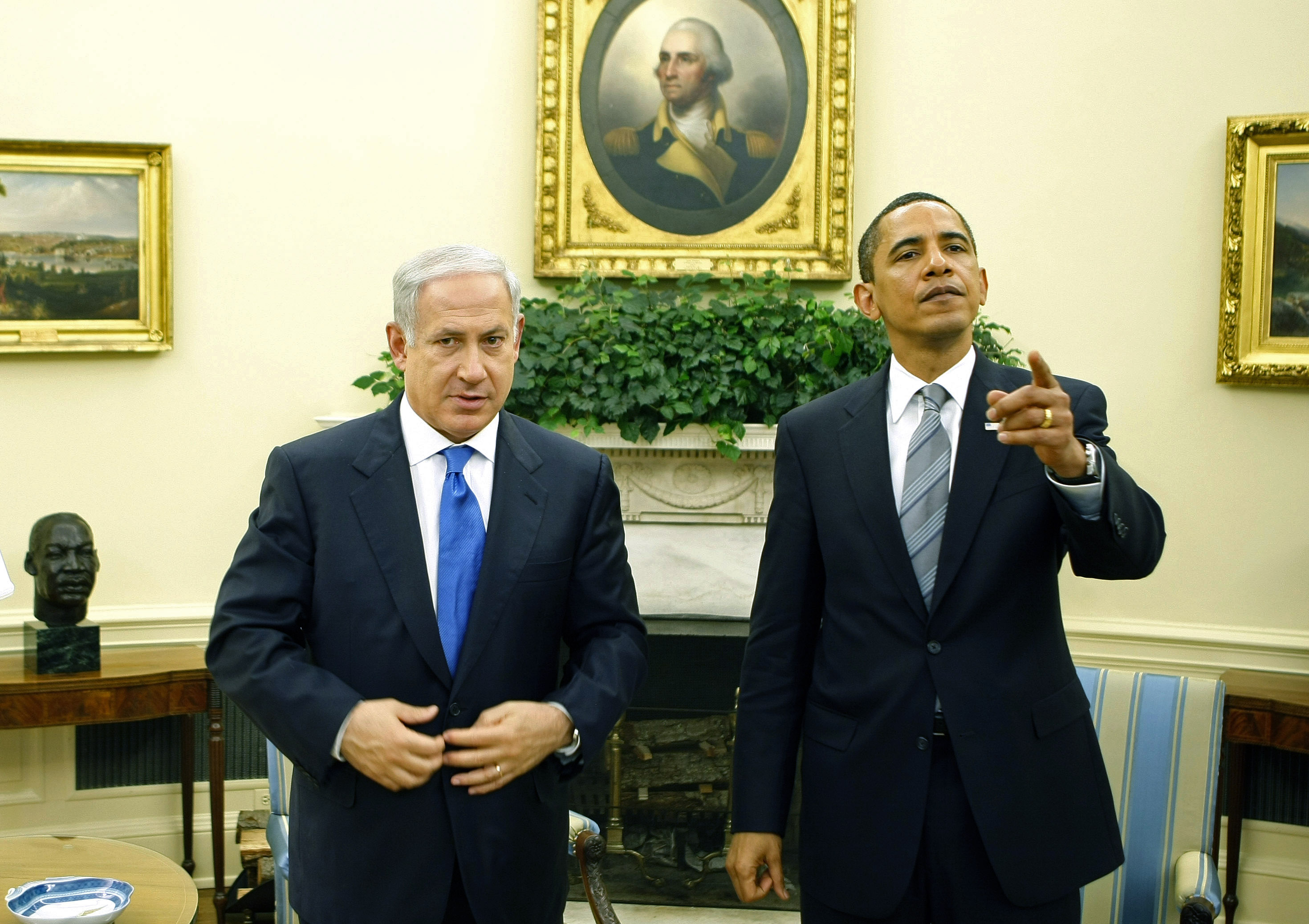 US President Barack Obama, right, meets with Israeli Prime Minister Benjamin Netanyahu on May 18, 2009, in the Oval Office of the White House in Washington, DC