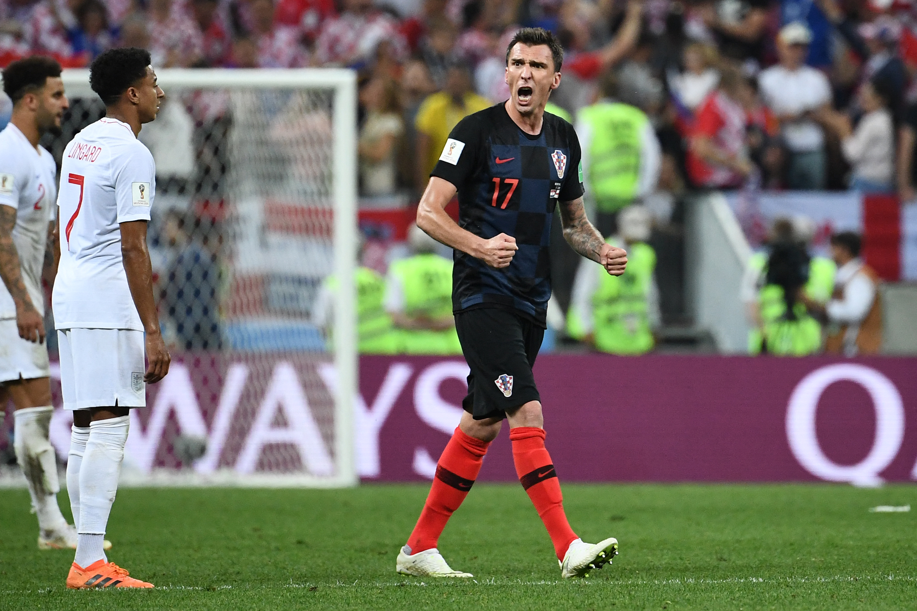 Croatia's forward Mario Mandzukic (R) celebrates his team's second goal during the Russia 2018 World Cup semi-final football match between Croatia and England at the Luzhniki Stadium in Moscow on July 11, 2018. (Photo by FRANCK FIFE / AFP) / RESTRICTED TO EDITORIAL USE - NO MOBILE PUSH ALERTS/DOWNLOADS