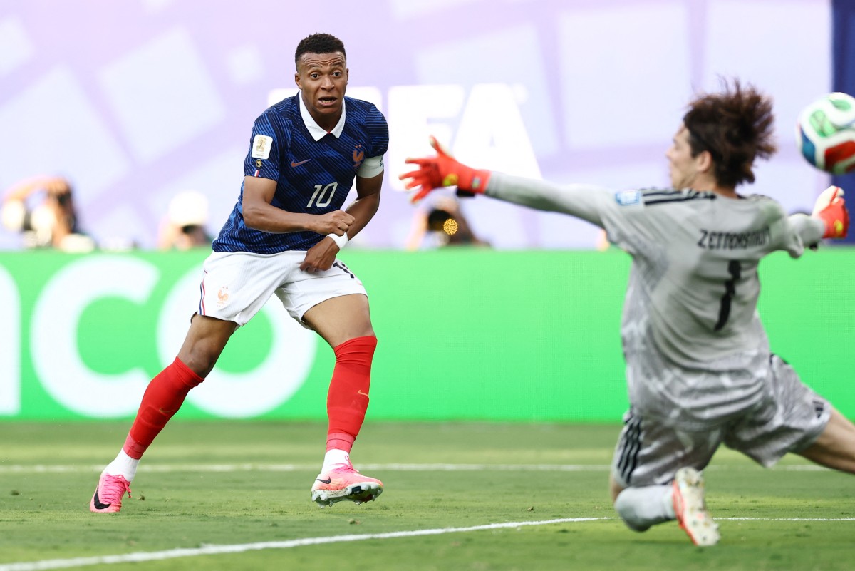 France's forward #10 Kylian Mbappe scores his team's third goal past Sweden's goalkeeper #01 Jacob Widell Zetterstrom