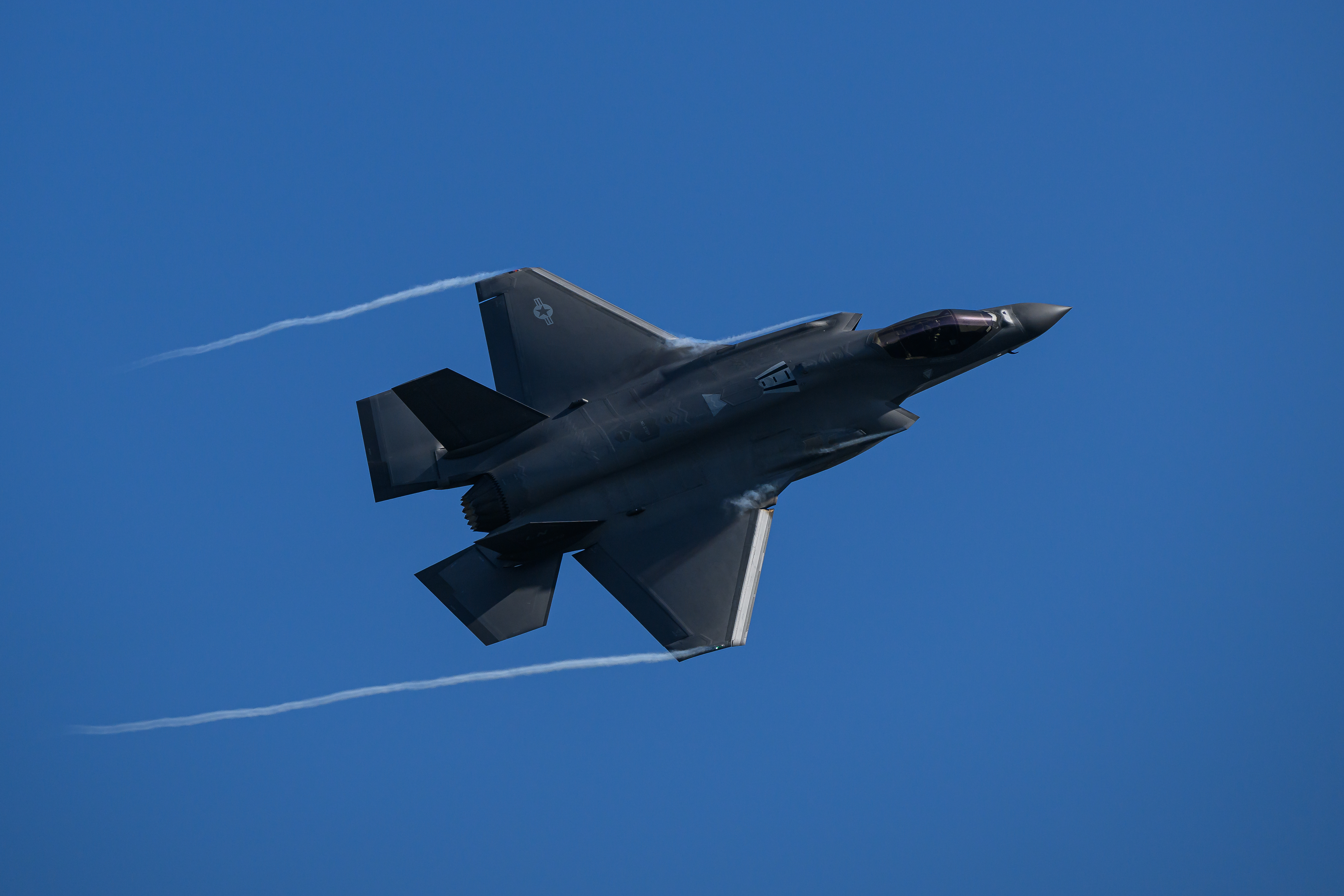 LAKENHEATH, ENGLAND - APRIL 08: A US-AF F-35 Lightning II stealth multirole fighter jet overflies RAF Lakenheath on April 08, 2026 in Lakenheath, England. Keir Starmer has pledged to deny the US permission to use British sovereign bases, including RAF Lakenheath for offensive operations against Iranian infrastructure. While limited access for defensive missions was previously approved, the UK has drawn a firm line against strikes targeting civilian facilities. Over the weekend President Donald Trump issued a "final warning" to Iran, threatening a massive four-hour "obliteration" of its civilian infrastructure if the Strait of Hormuz is not reopened by his deadline of 20:00 eastern time today. (Photo by Leon Neal/Getty Images)