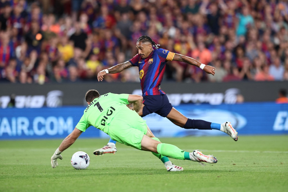 Barcelona's Brazilian forward #11 Raphinha prepares to score his team's first goa