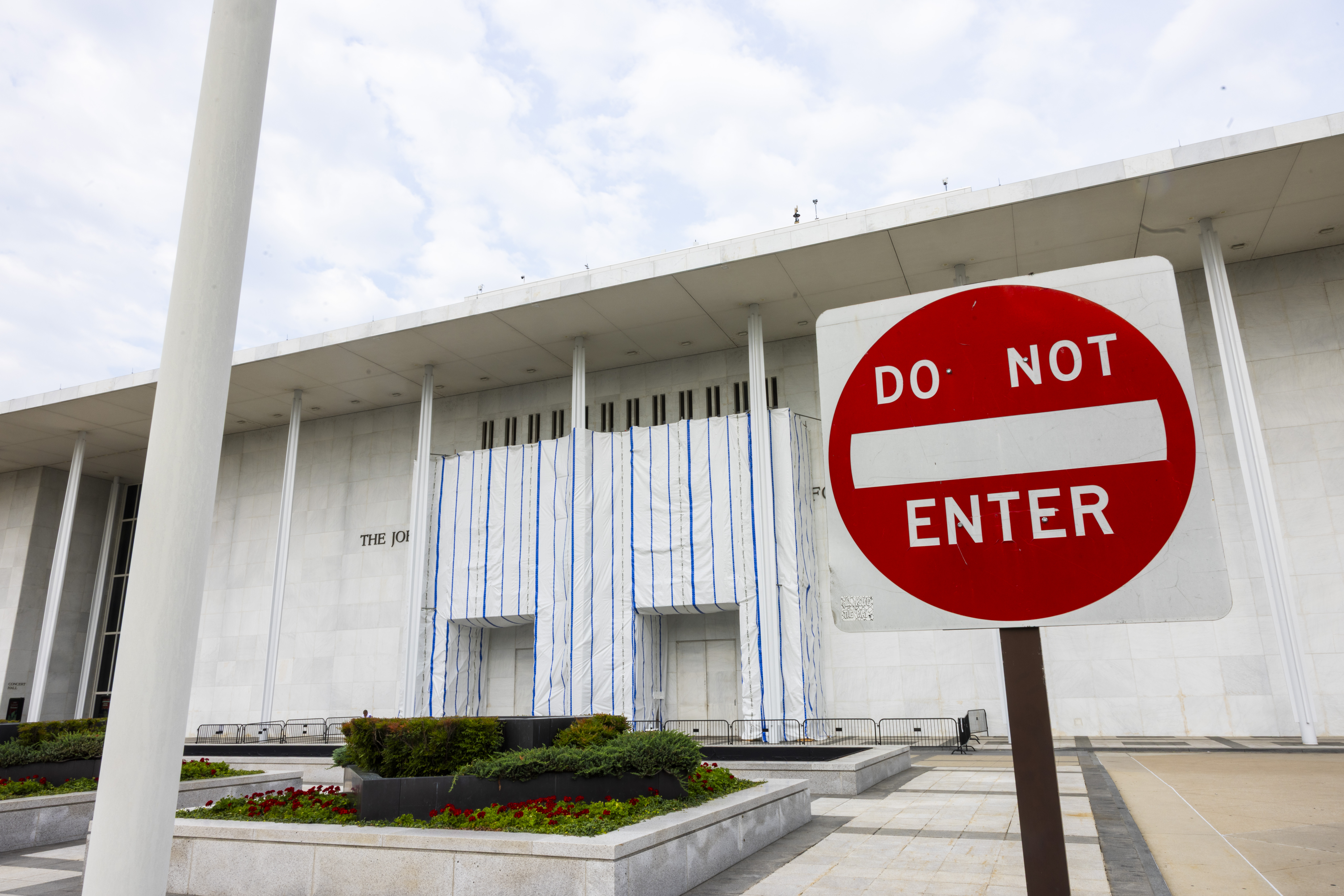 epa13167302 The John F. Kennedy Center for the Performing Arts in Washington DC, USA, 12 August 2026 (reissued on 13 August 2026). The Kennedy Center board has voted to add another inscription of US President Donald Trump's name to the building, this one with the line 'Restored and Renovated by President Donald J. Trump.' A previous inscription of Trump's name was removed in June after a federal judge found it had been added illegally. EPA/JIM LO SCALZO