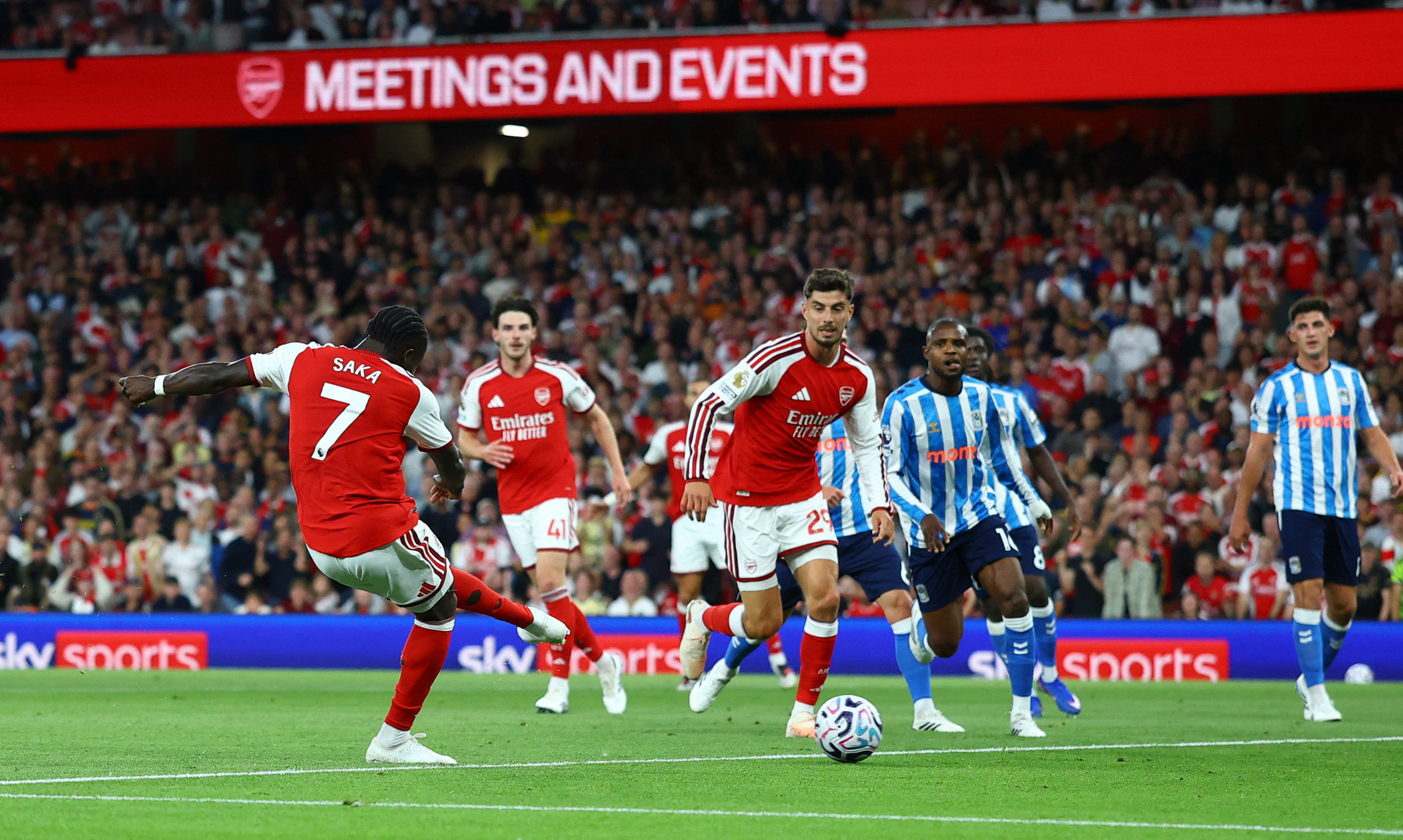 Soccer Football - Premier League - Arsenal v Coventry City - Emirates Stadium, London, Britain - August 21, 2026 Arsenal's Bukayo Saka scores their second goal REUTERS/Hannah Mckay EDITORIAL USE ONLY. NO USE WITH UNAUTHORIZED AUDIO, VIDEO, DATA, FIXTURE LISTS, CLUB/LEAGUE LOGOS OR 'LIVE' SERVICES. ONLINE IN-MATCH USE LIMITED TO 120 IMAGES, NO VIDEO EMULATION. NO USE IN BETTING, GAMES OR SINGLE CLUB/LEAGUE/PLAYER PUBLICATIONS. PLEASE CONTACT YOUR ACCOUNT REPRESENTATIVE FOR FURTHER DETAILS..