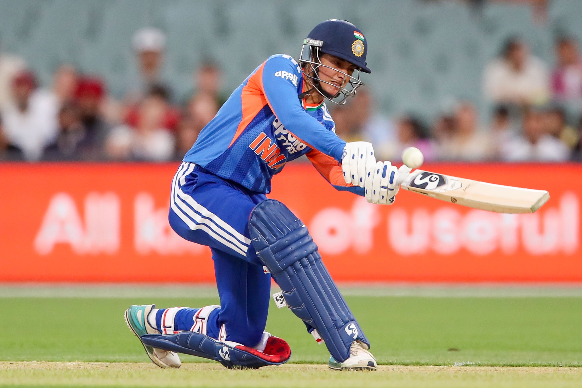 epa12764181 Smriti Mandhana of India bats during the Third Women's T20I between Australia and India at the Adelaide Oval in Adelaide, Australia, 21 February 2026. EPA/MATT TURNER -- IMAGES TO BE USED FOR NEWS REPORTING PURPOSES ONLY, NO COMMERCIAL USE WHATSOEVER, NO USE IN BOOKS WITHOUT PRIOR WRITTEN CONSENT FROM AAP AUSTRALIA AND NEW ZEALAND OUT -- EDITORIAL USE ONLY
