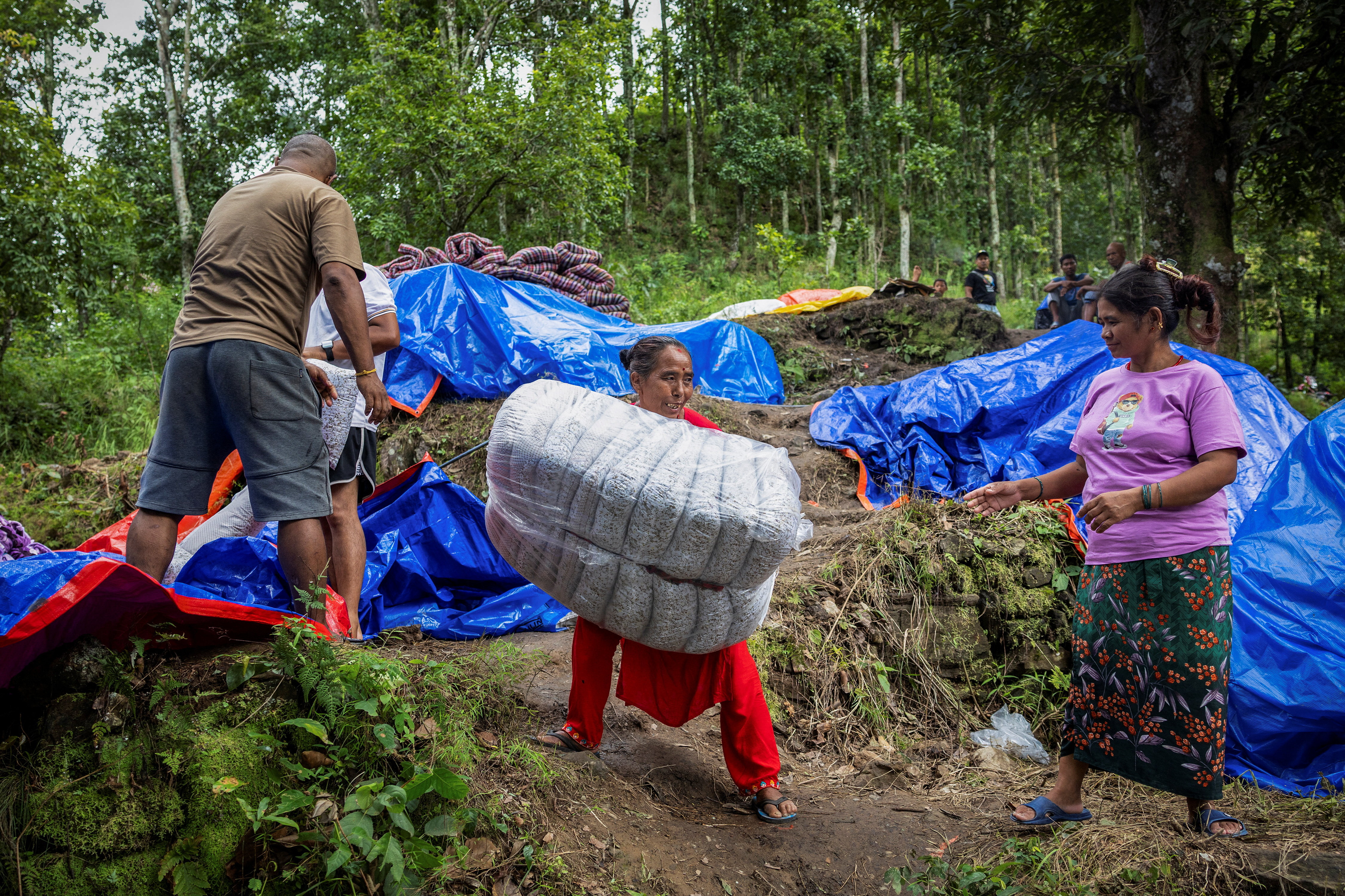 Nepal flood survivors find little trace of former lives