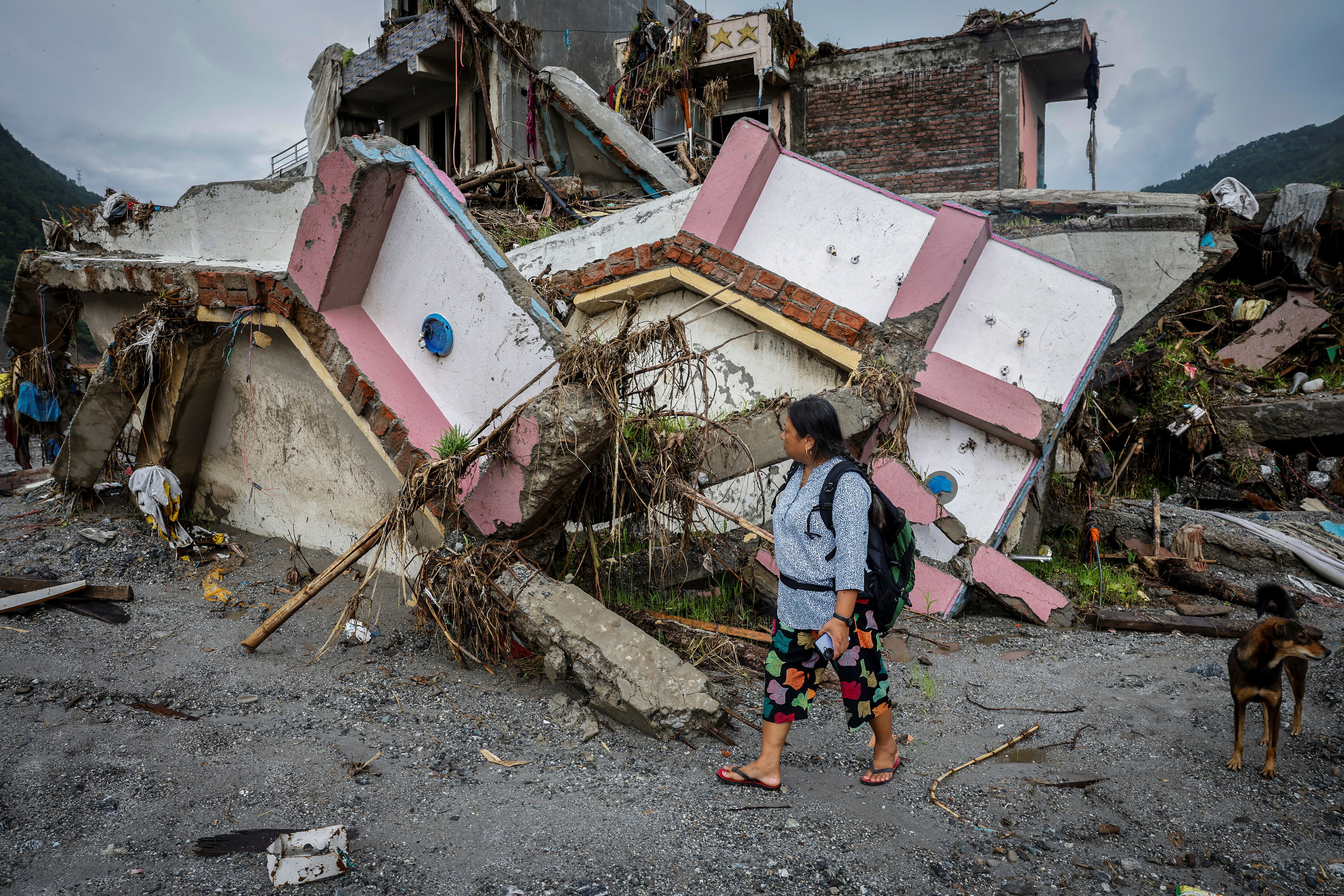Nepal flood survivors find little trace of former lives
