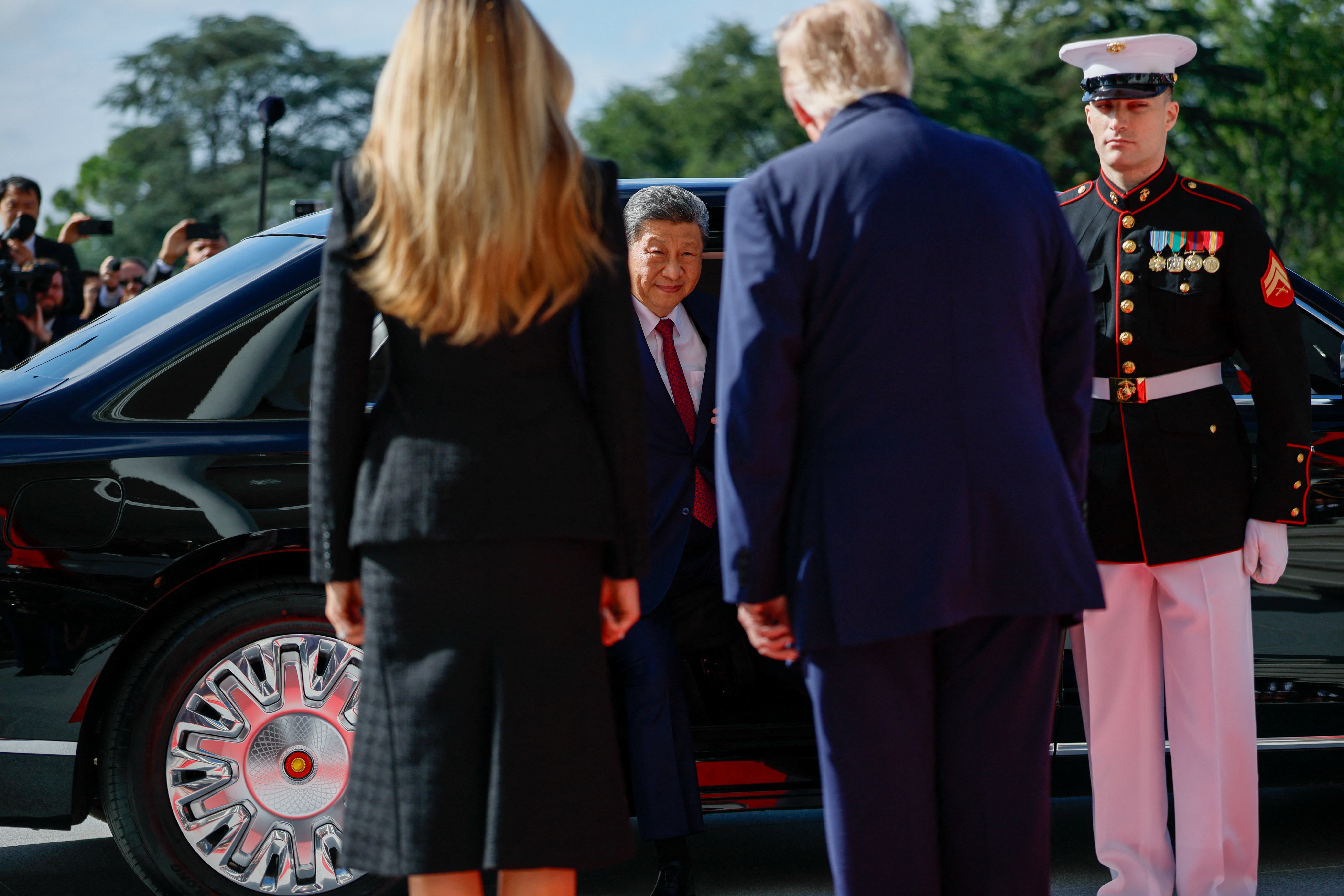 US President Donald Trump and first lady Melania Trump welcome Chinese President Xi Jinping during a state arrival ceremony on the South Lawn of the White House in Washington, D.C., US, September 24, 2026. REUTERS/Evan Vucci