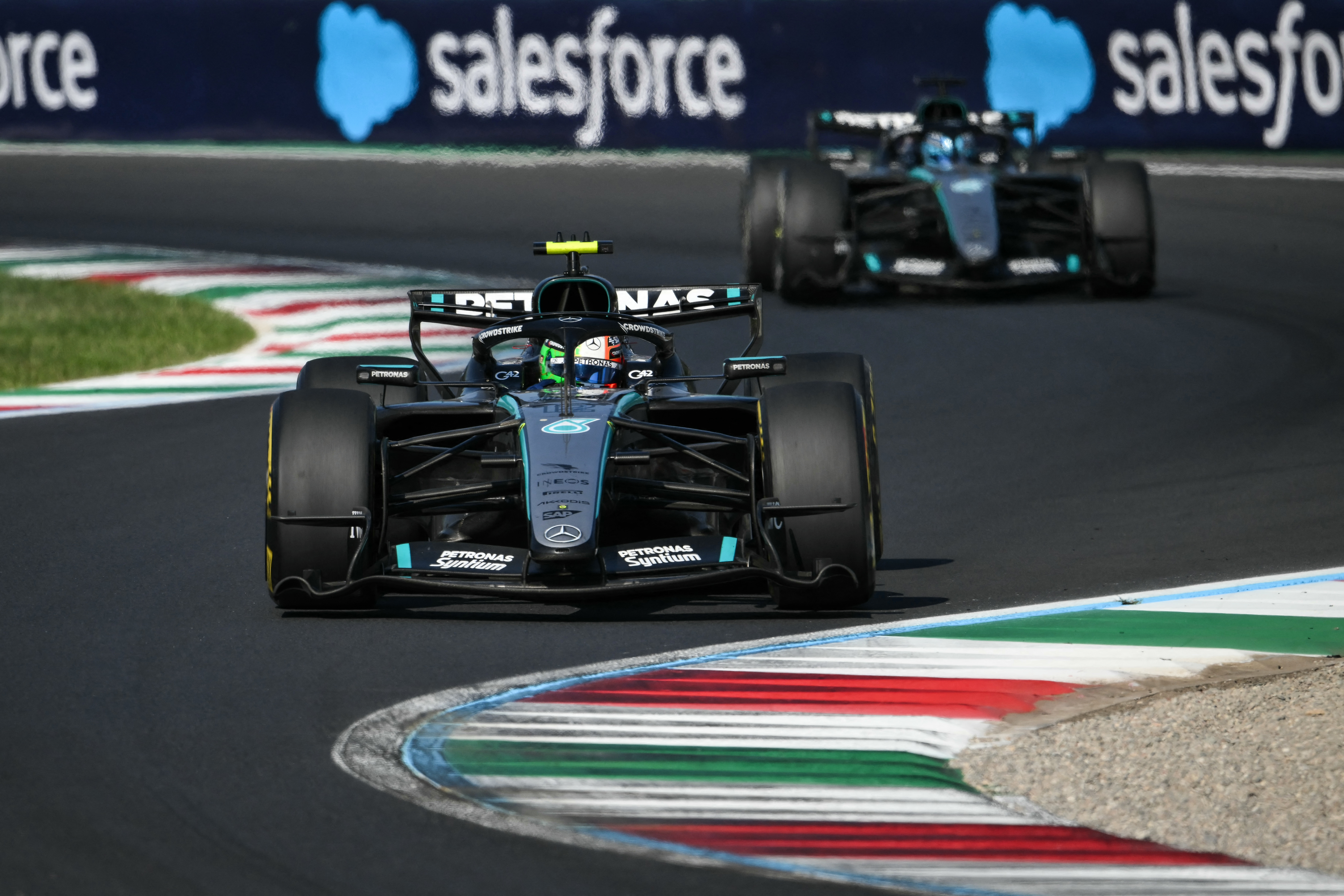 Mercedes' Italian driver Kimi Antonelli (L) and Mercedes' British driver George Russell compete during the Italian Formula One Grand Prix at the Autodromo Nazionale Monza circuit in Monza, northern Italy on September 6, 2026. (Photo by Marco BERTORELLO / AFP)