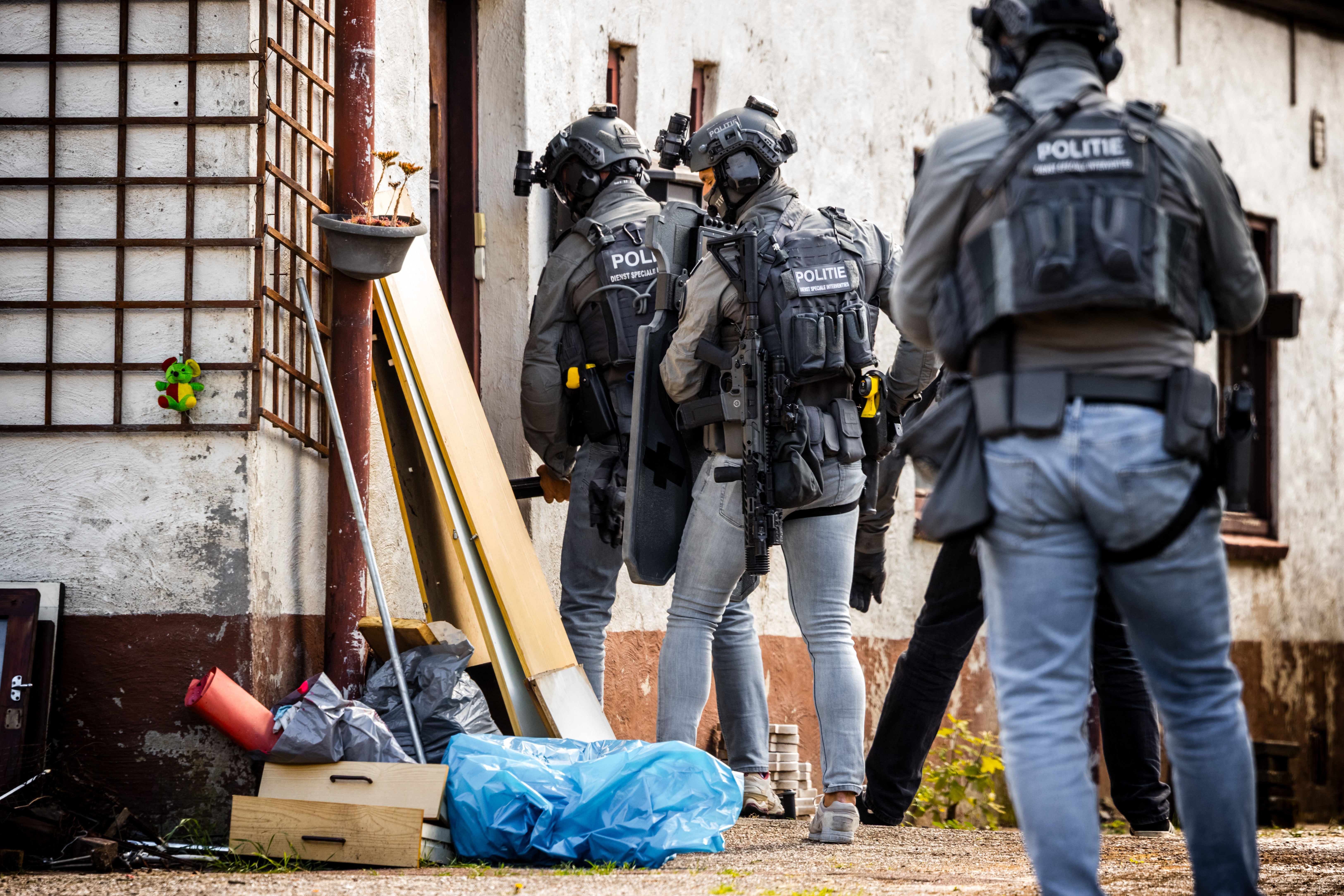 Netherlands' Police Special Intervention Service (DSI) operate during the raid of a vacant home in Nederasselt, south-eastern Netherlands on September 1, 2026, after a shooting that killed one person and injured two police officers.