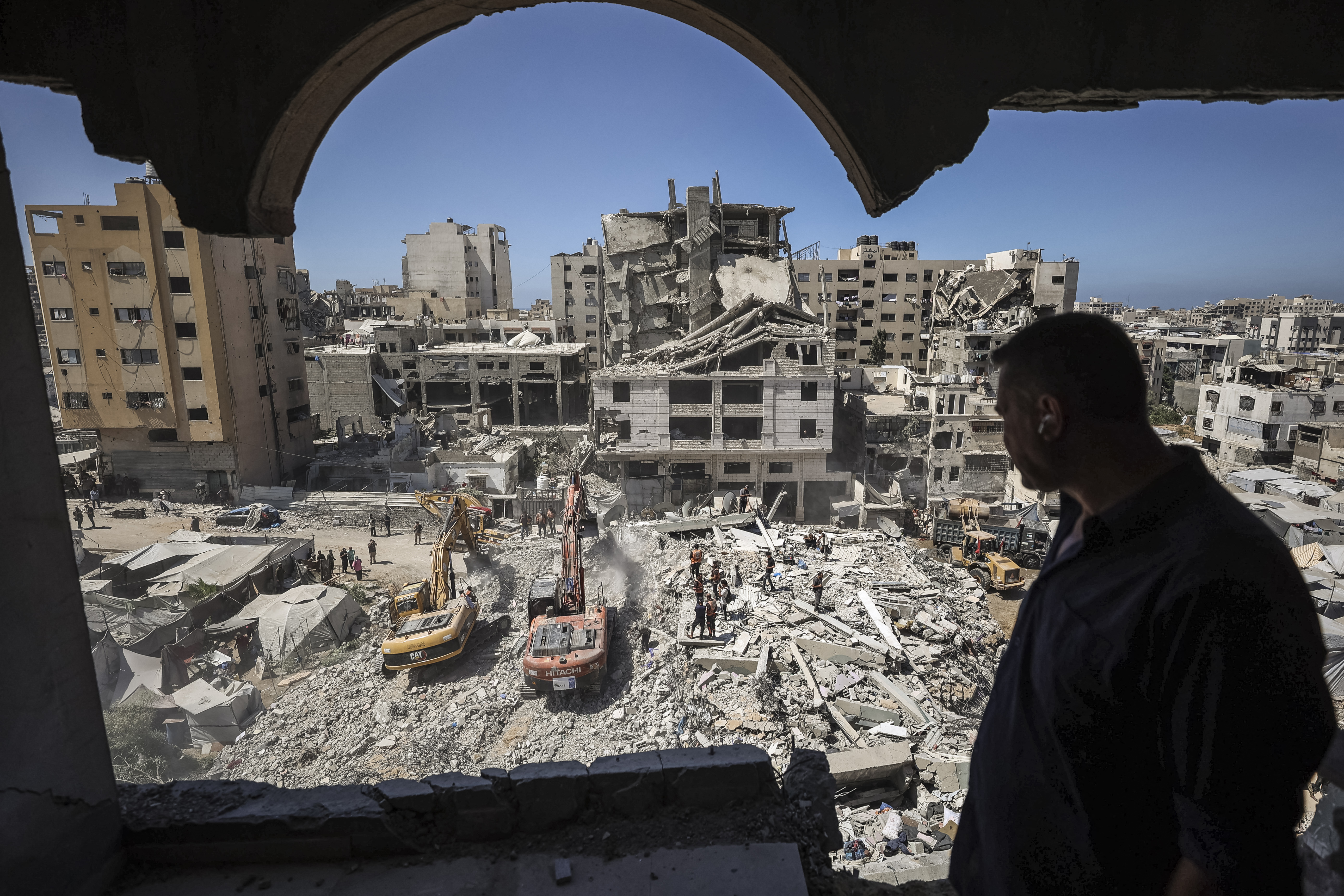 Rescuers excavate rubble to retrieve bodies from a collapsed building in the Tal al-Hawa area of Gaza City on September 16, 2026 [AFP]