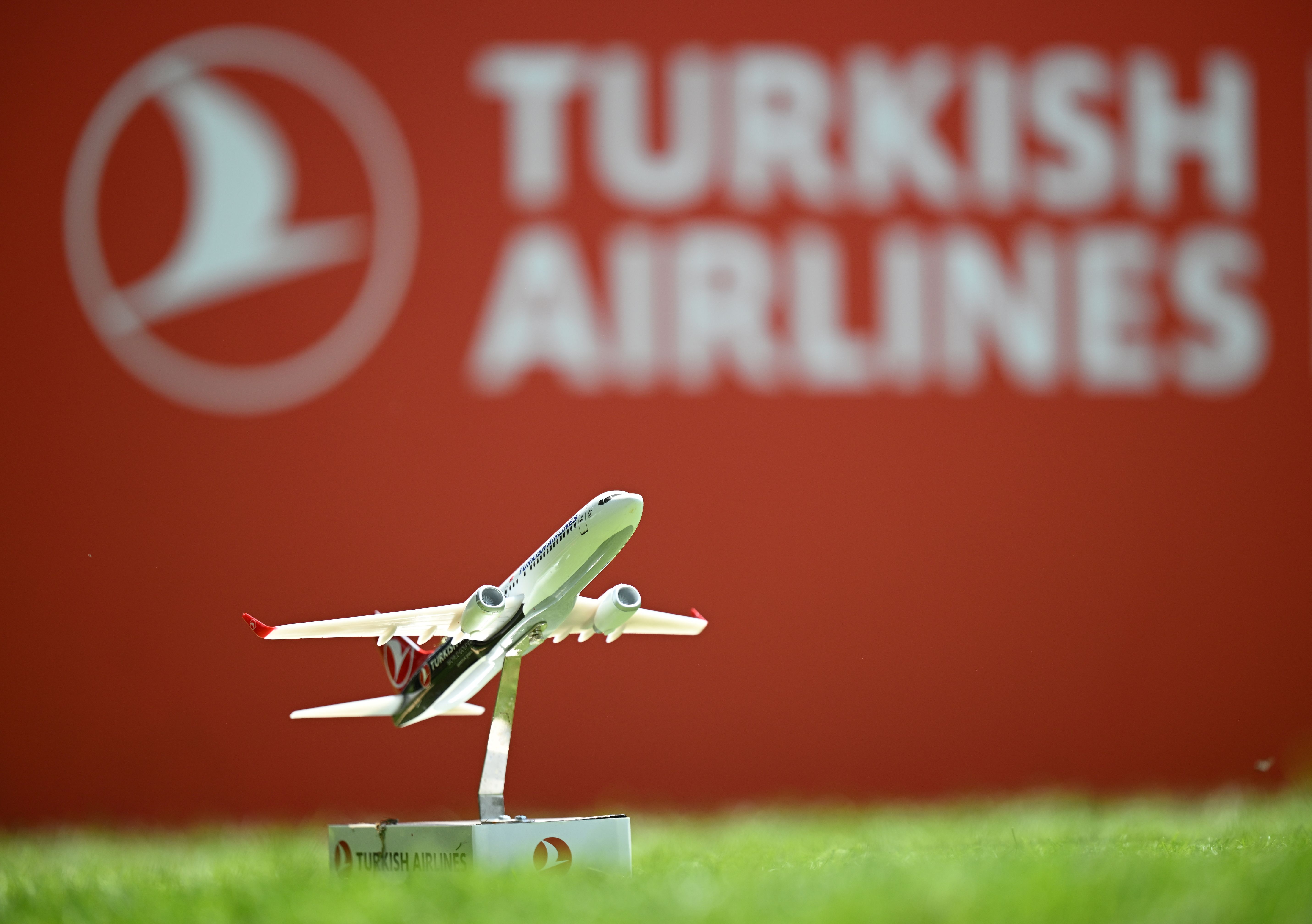 A Turkish Airlines tee marker is pictured.