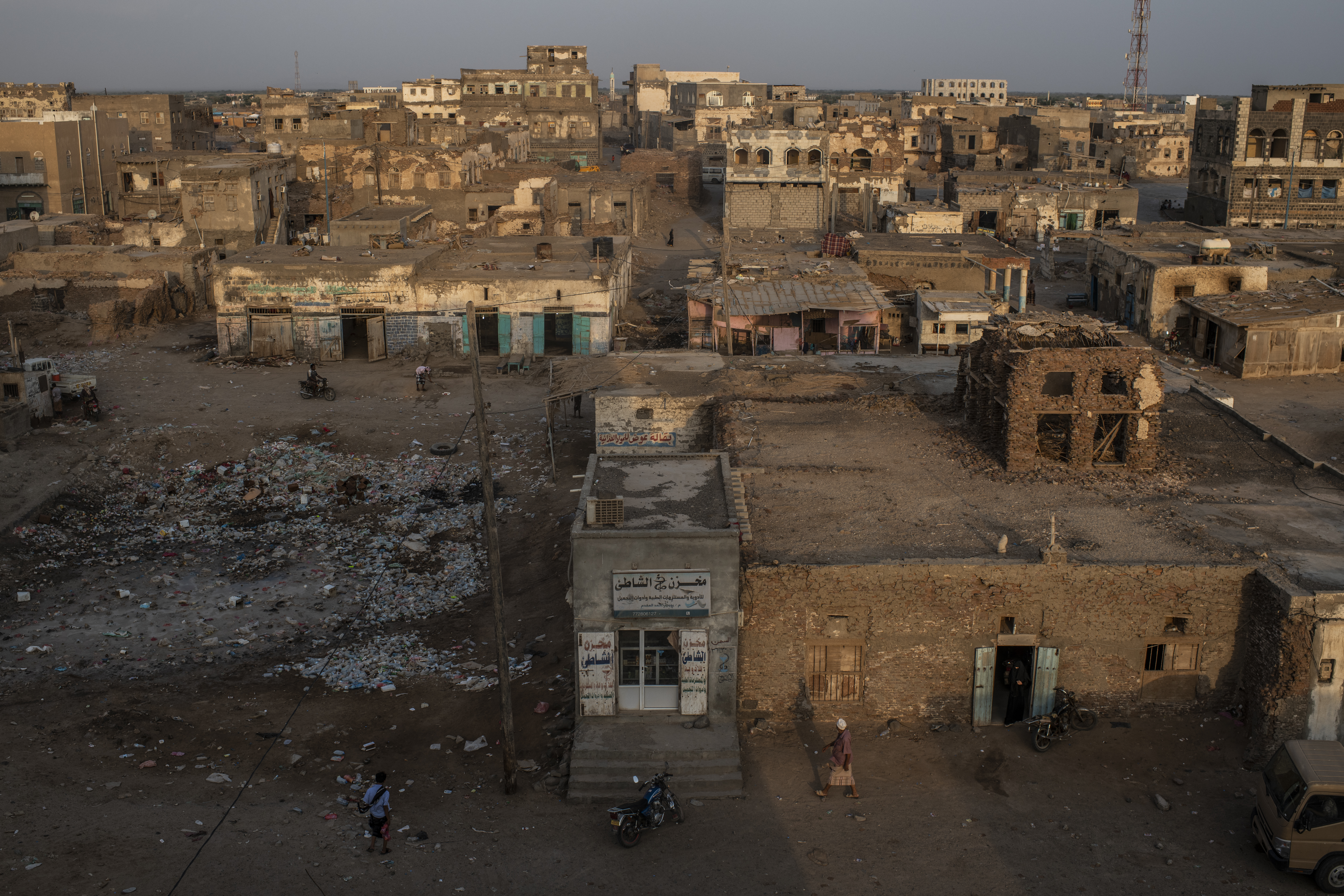 HODEIDAH, YEMEN - SEPTEMBER 22: Buildings lay in ruins on September 22, 2018 in Mocha, Yemen. The city was retaken from Houthi rebels in early 2017, part of Yemen's Saudi-led coalition-backed military campaign that has moved west along Yemen's coast. (Photo by Andrew Renneisen/Getty Images)