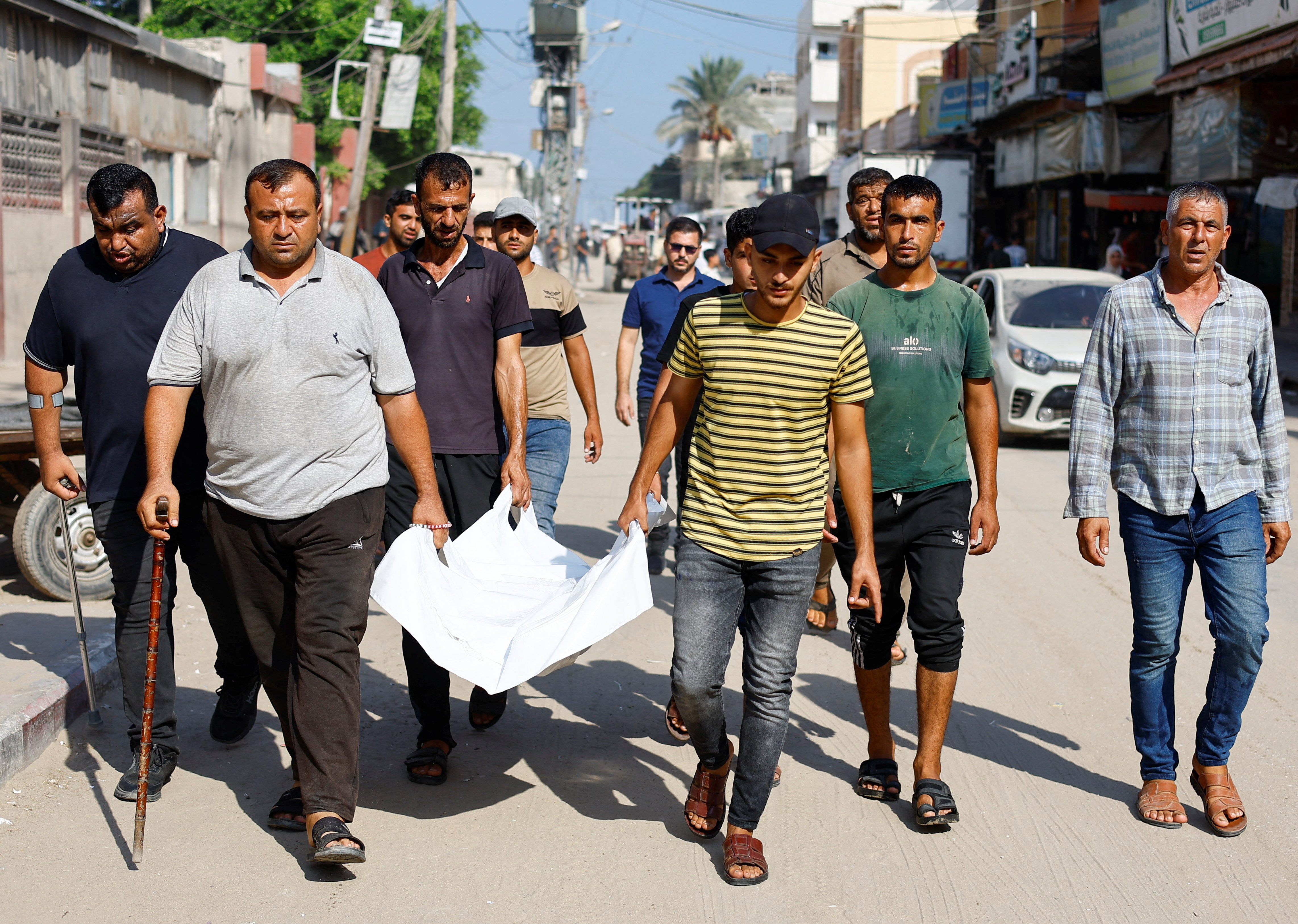 Palestinians carry the body of three-year-old Saadi Ghalia, who was killed by an Israeli tank shell, according to medics, for the funeral in Deir Al-Balah, in the central Gaza Strip, September 7, 2026. REUTERS/Mahmoud Issa