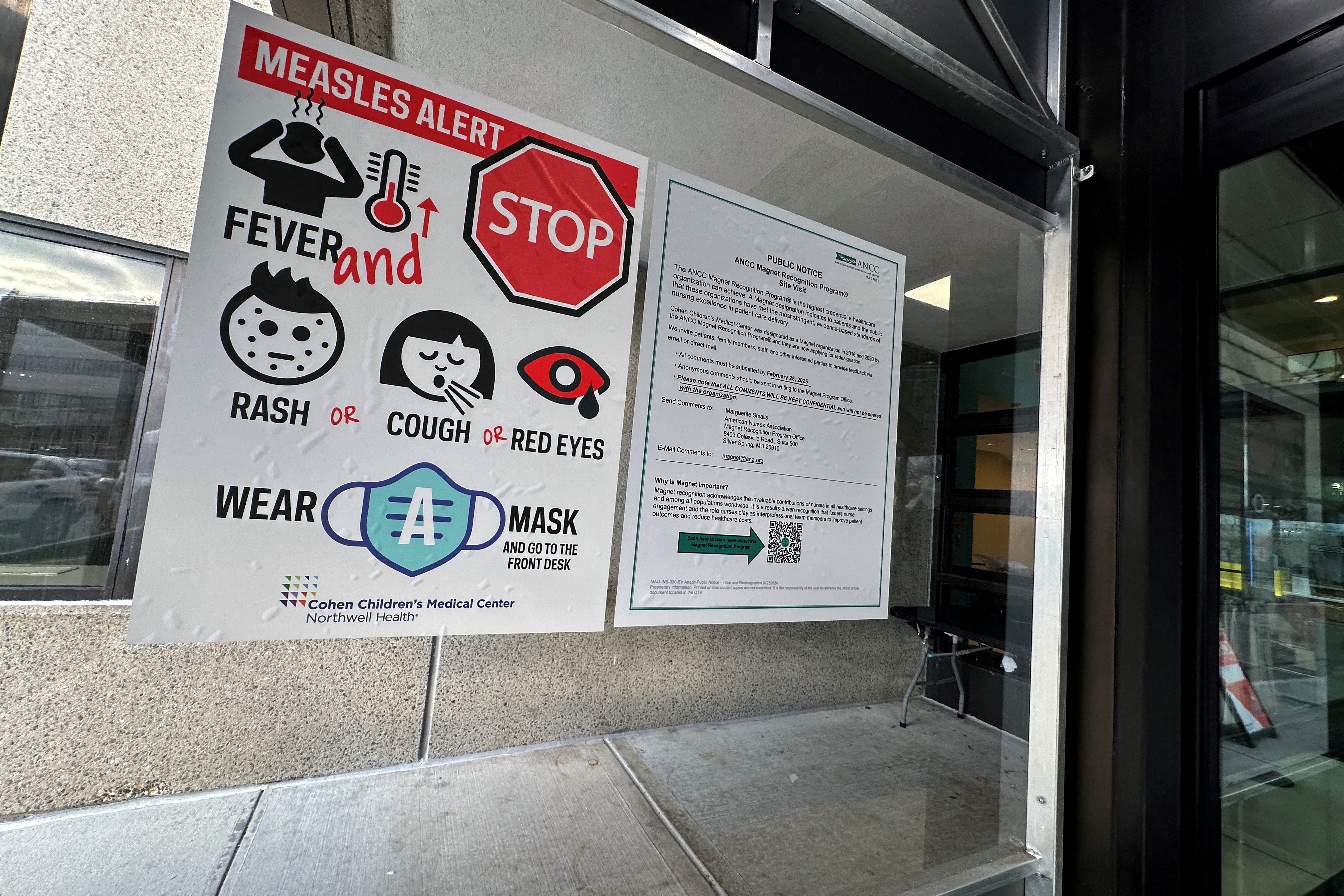 FILE PHOTO: A measles alert sign hangs outside the entrance to the Cohen Children's Medical Center in New Hyde Park, New York, U.S., March 14, 2025. REUTERS/Shannon Stapleton/File Photo